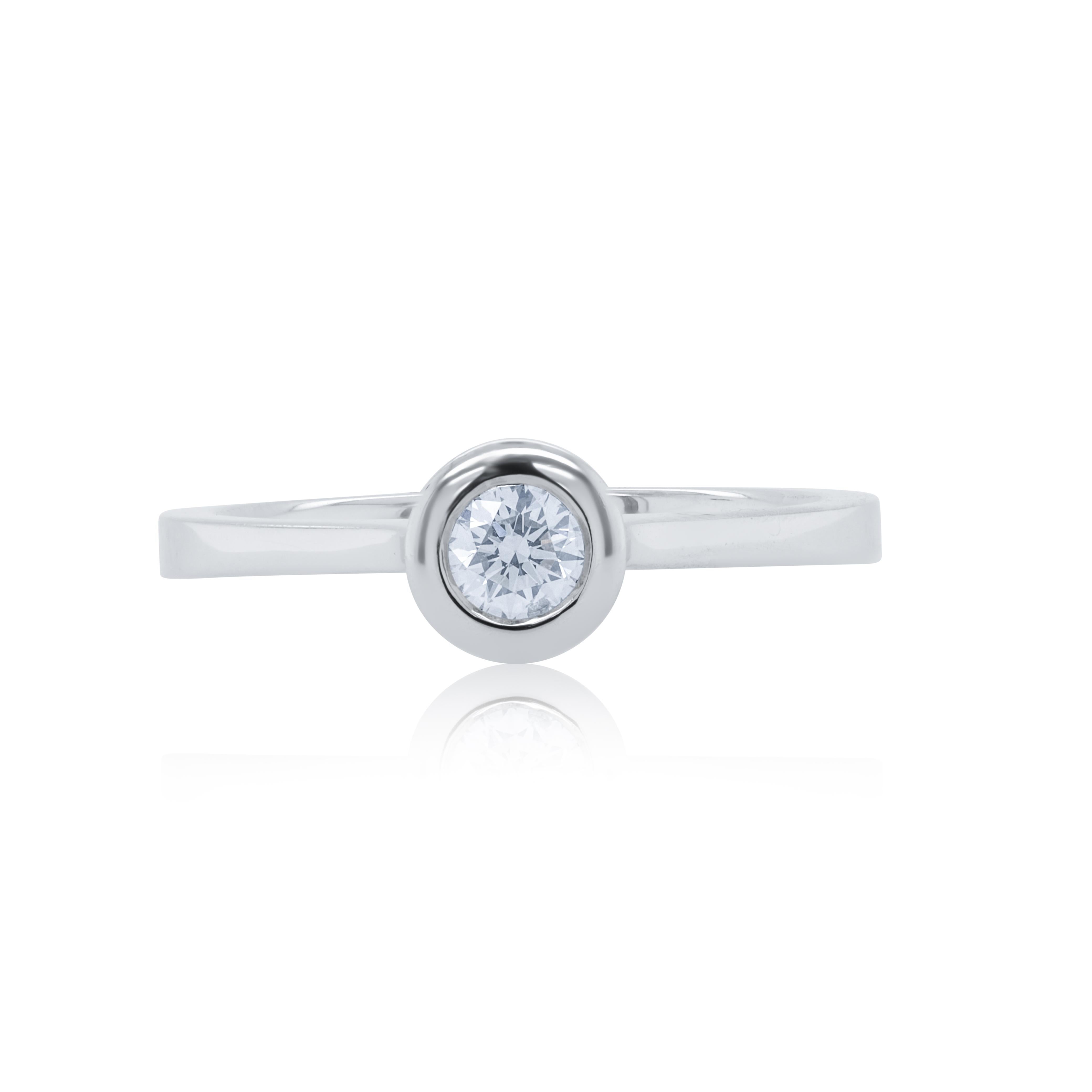 Diana M. Custom Round Cut Diamond Ring 18K White Gold en Nuevo estado para la venta en New York, NY
