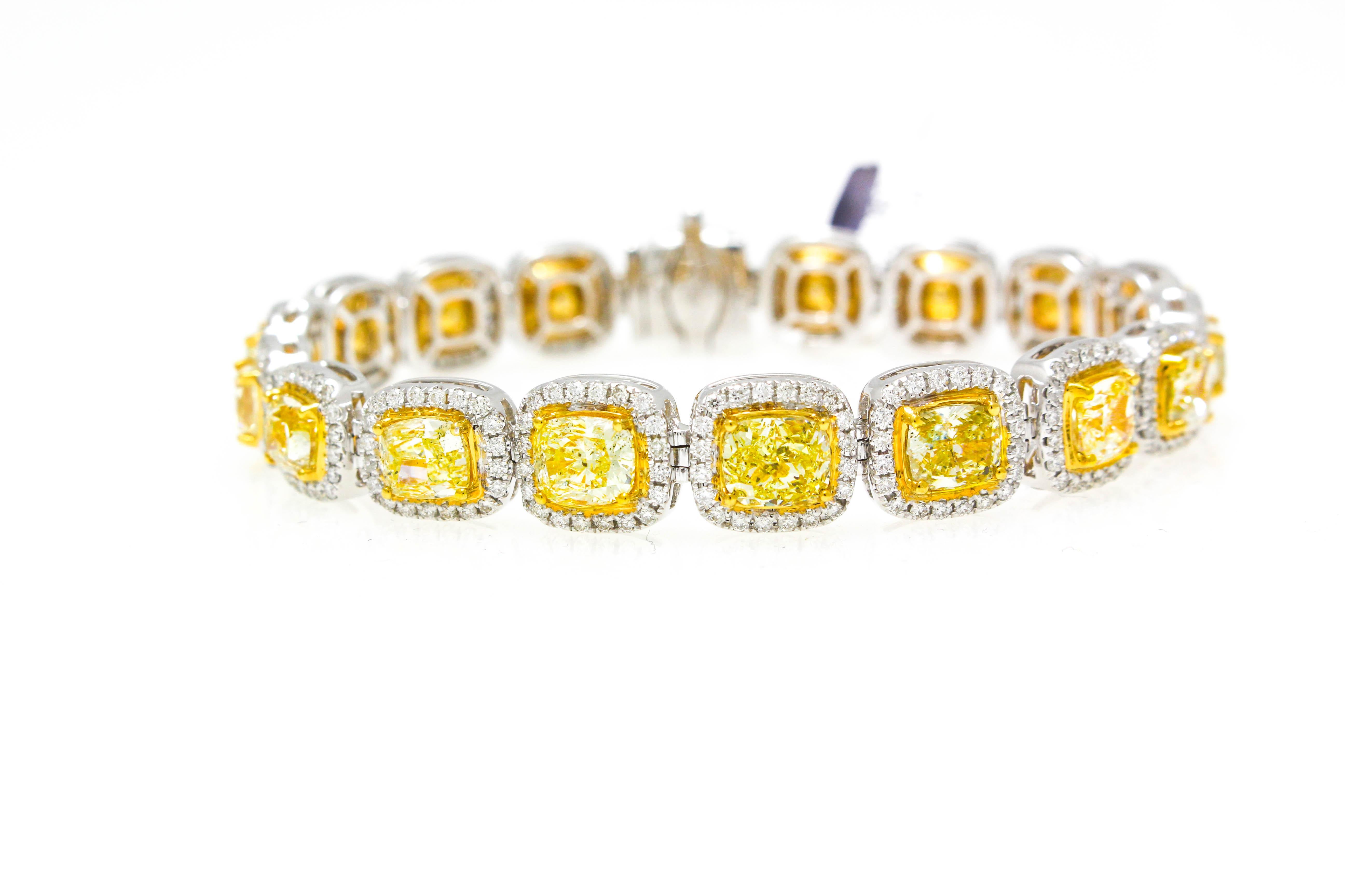 18KT Diamond Mode Armband mit 21,20cts der Verbrennung geschnitten fancy gelben Diamanten mit 5,00cts der Halo um in einem zweifarbigen Goldarmband gesetzt 
Diana M. ist seit über 35 Jahren ein führender Anbieter von hochwertigem Schmuck.
Diana M