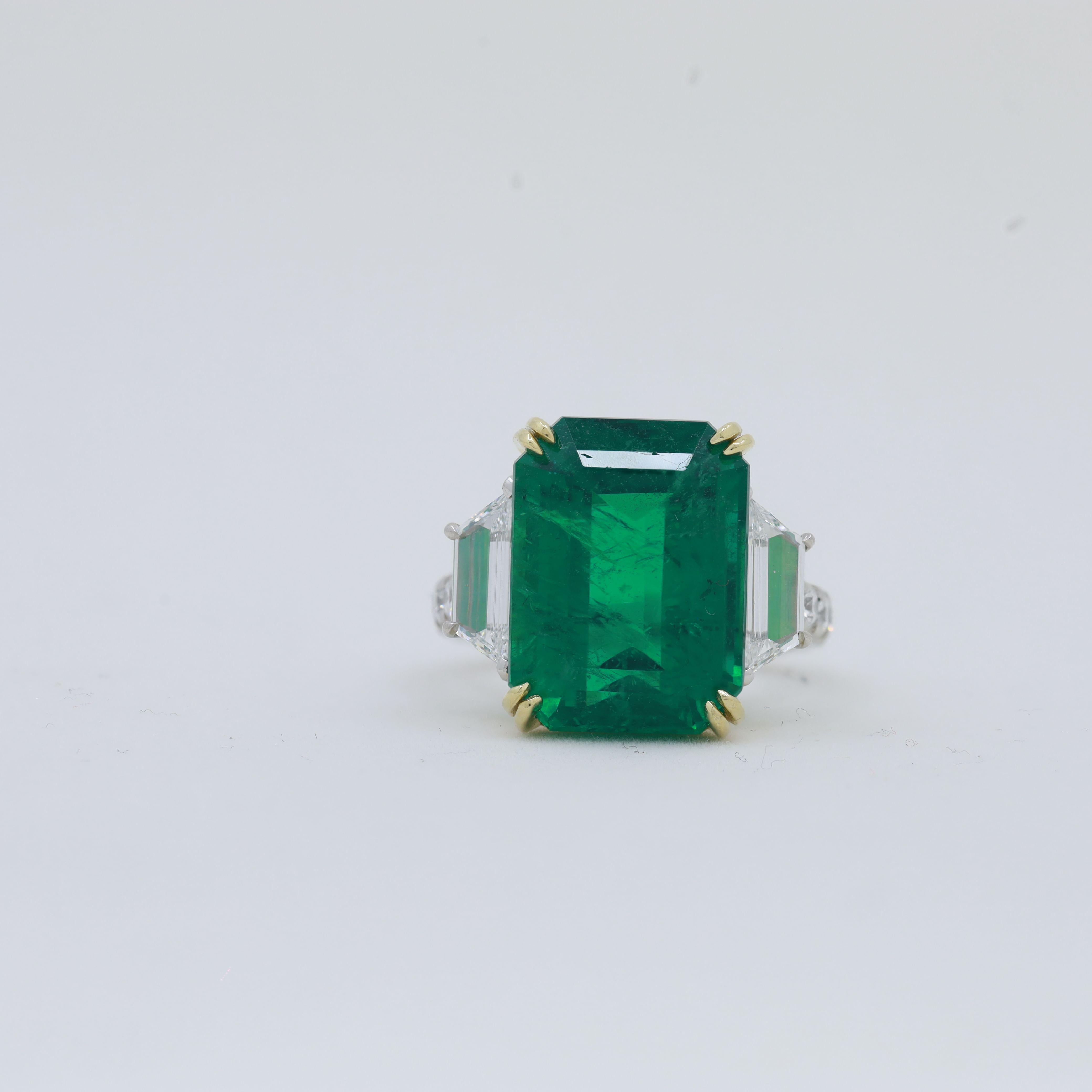 Women's or Men's Diana M. Emerald Diamond ring 12.53ct Emerald with 1.60cts of diamonds Platinum  For Sale