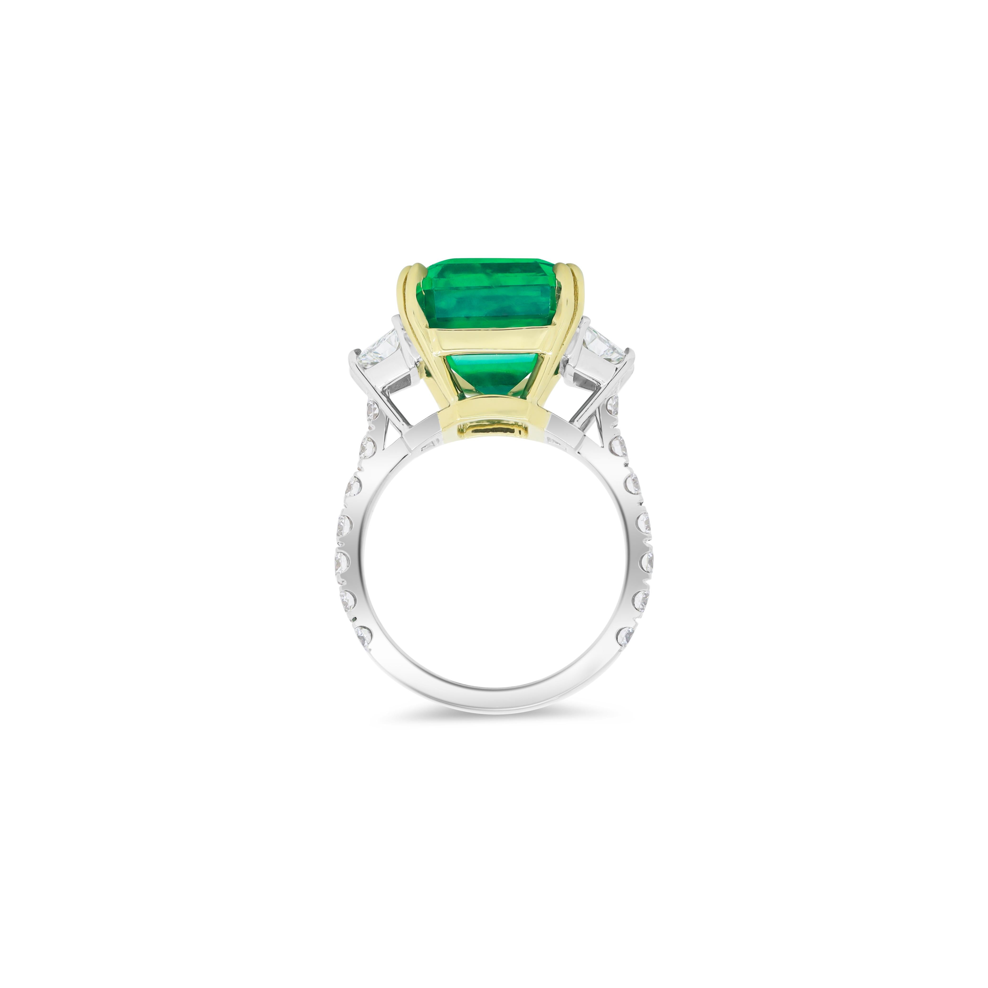 Diana M. Emerald Diamond ring 12.53ct Emerald with 1.60cts of diamonds Platinum  For Sale 2