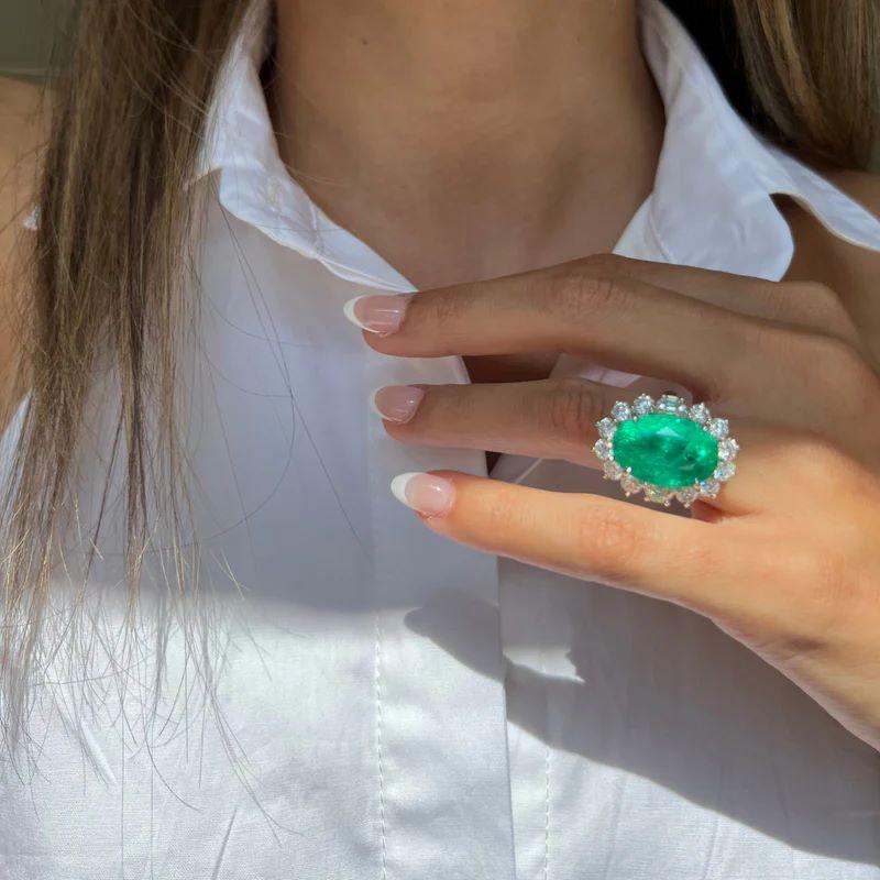 Emerald Cut Diana M GIA Certified 15.72 Ct Colombian Green Emerald Ring Set in Platinum For Sale