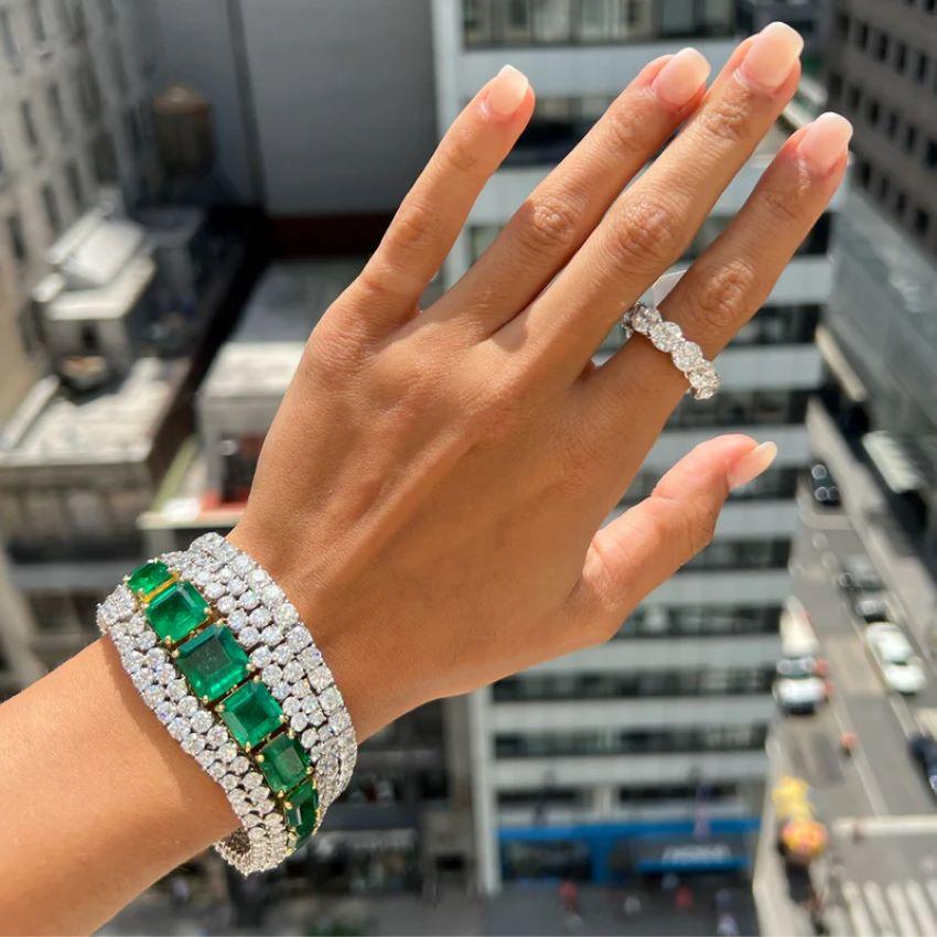 Women's Diana M. GIA Certified 69.29 Carat Emerald and Diamond Bracelet For Sale