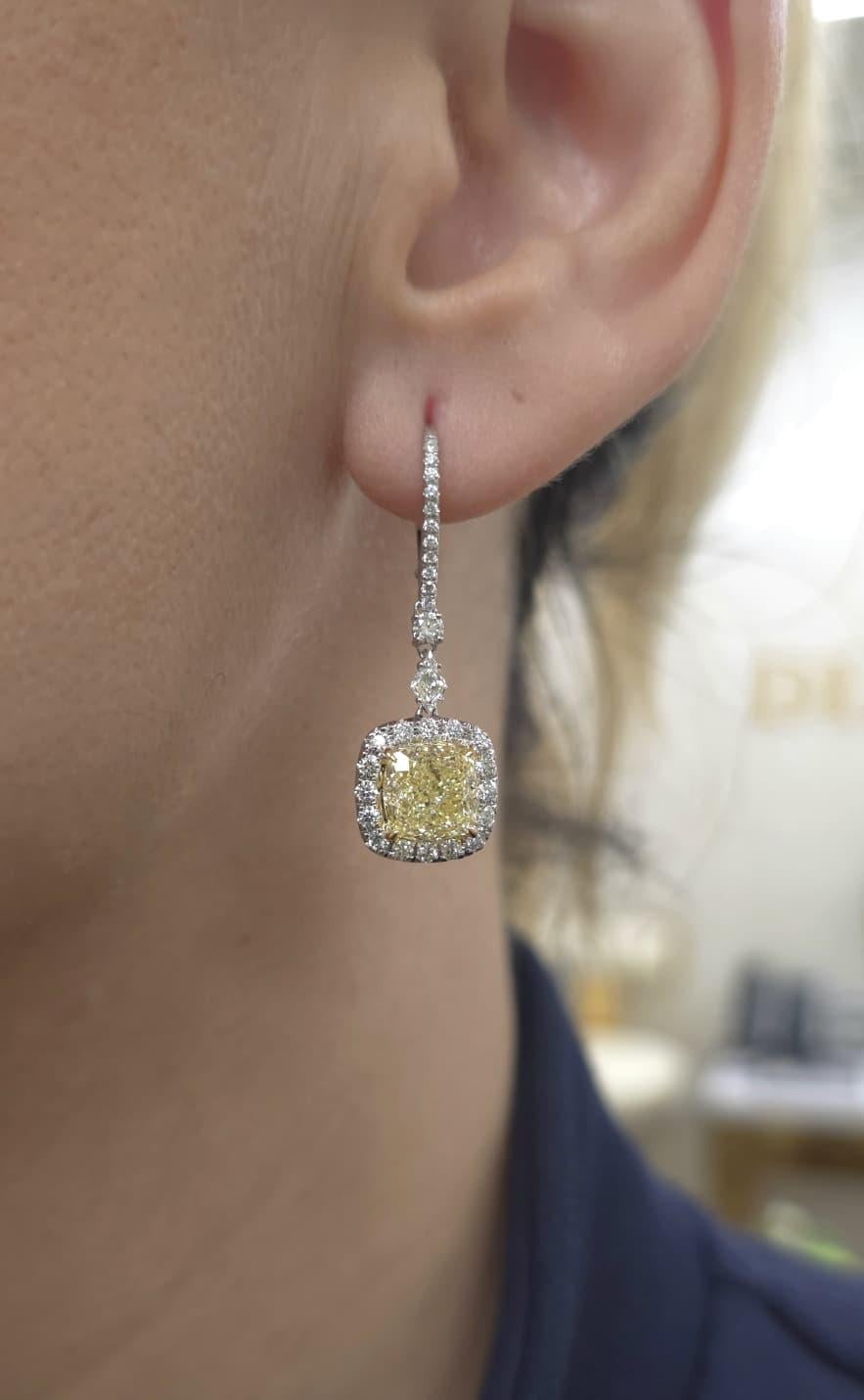 Diana M. Boucles d'oreilles halo de diamants certifiés GIA 6,47 carats, FLY, VVS2 en vente 1
