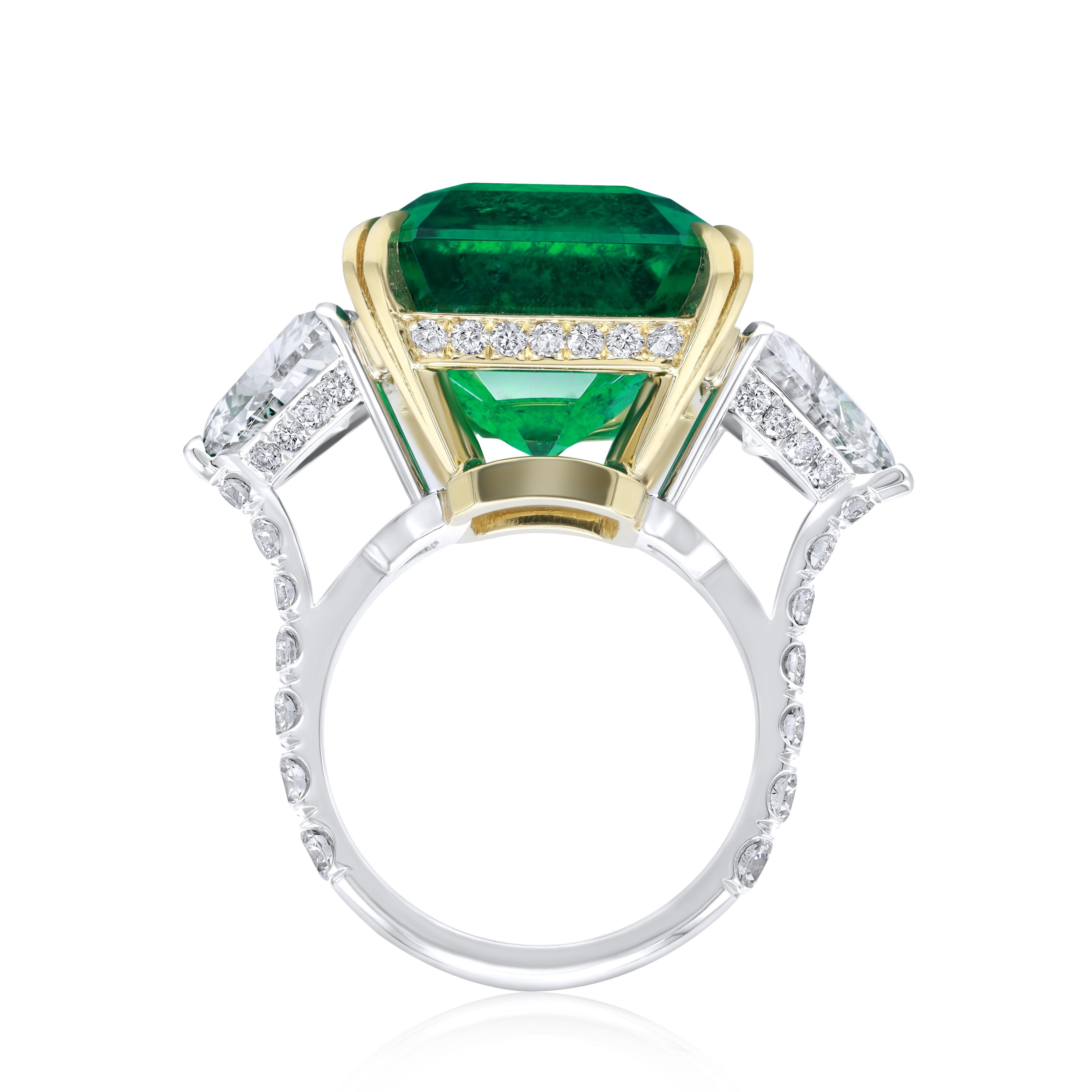 Diana M. prächtiger grüner Smaragd-Diamantring mit Trillionen 21,80 Karat Smaragd (Moderne) im Angebot