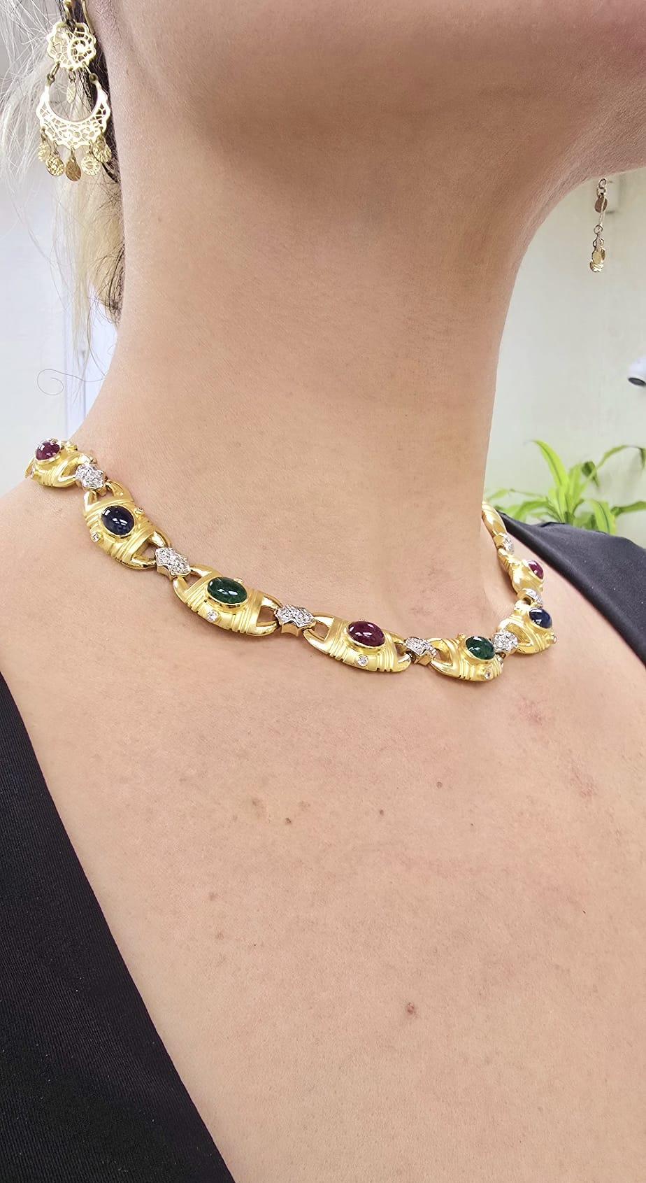 M. A&M.  Multicolore 18,50 carats Collier cabochon en or jaune 18 carats en vente 1
