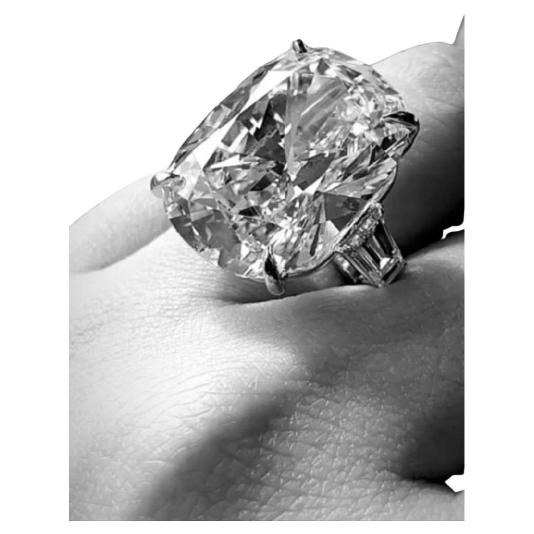 Diana M. Rectangular Cushion Brilliant Diamond Ring 20cts G SI1 GIA  For Sale
