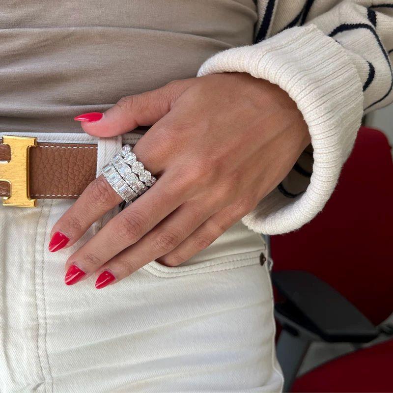 Diana M. Platinum 12.00 Cts Round Diamond Eternity Wedding Band In New Condition For Sale In New York, NY