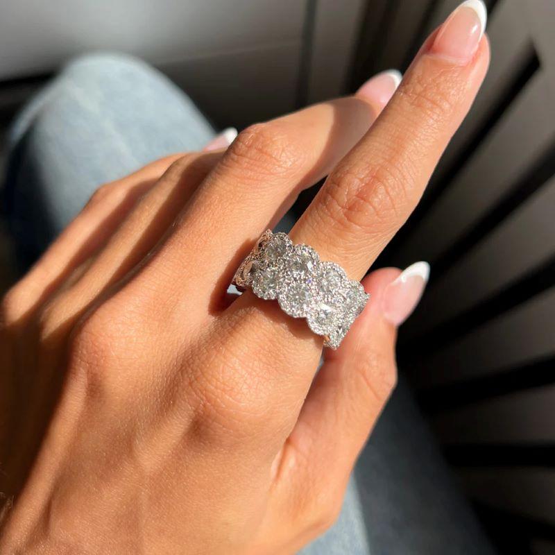 Diana M. Anillo de Platino 13.06 Ct Diamante Halo Eternidad en Nuevo estado para la venta en New York, NY