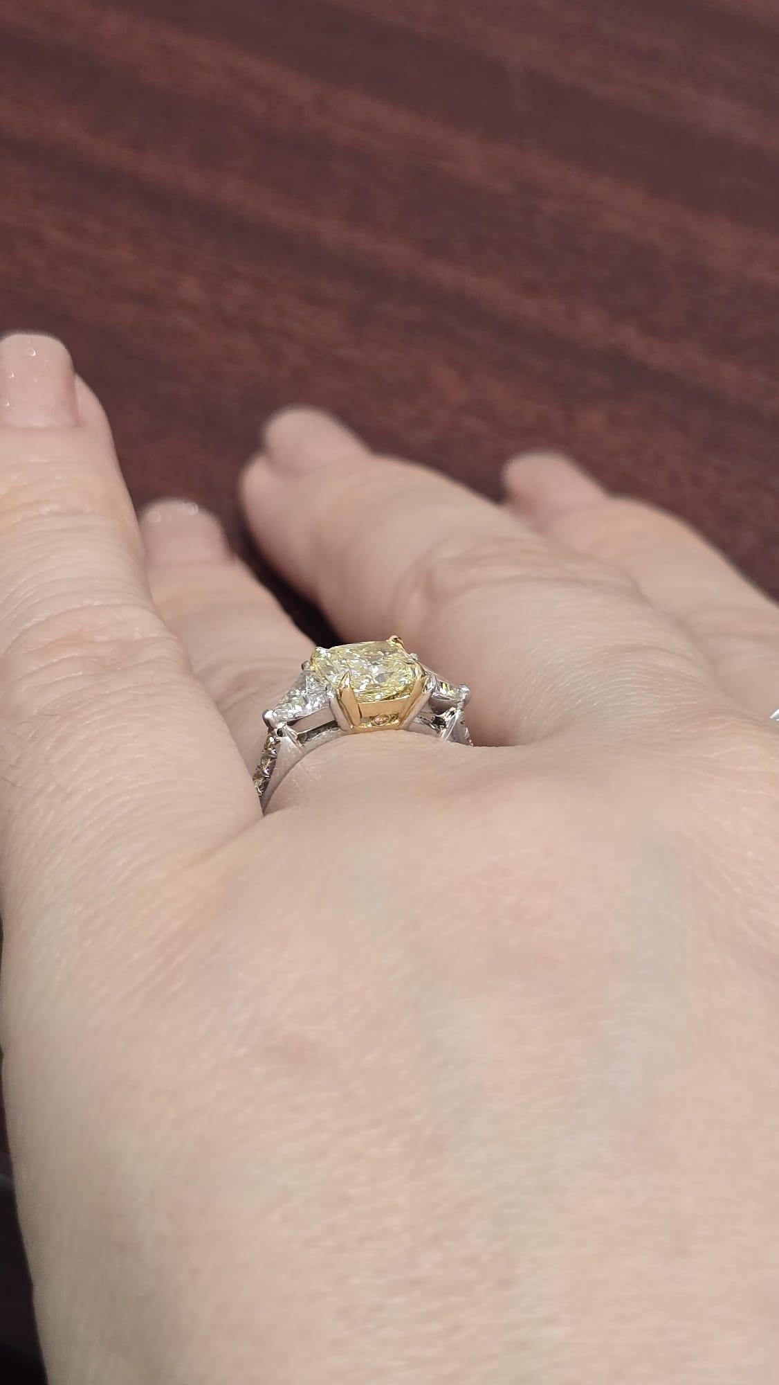 Women's or Men's Diana M. Platinum  1.42 ct radiant cut yellow diamond (FY VS2) engagement ring For Sale