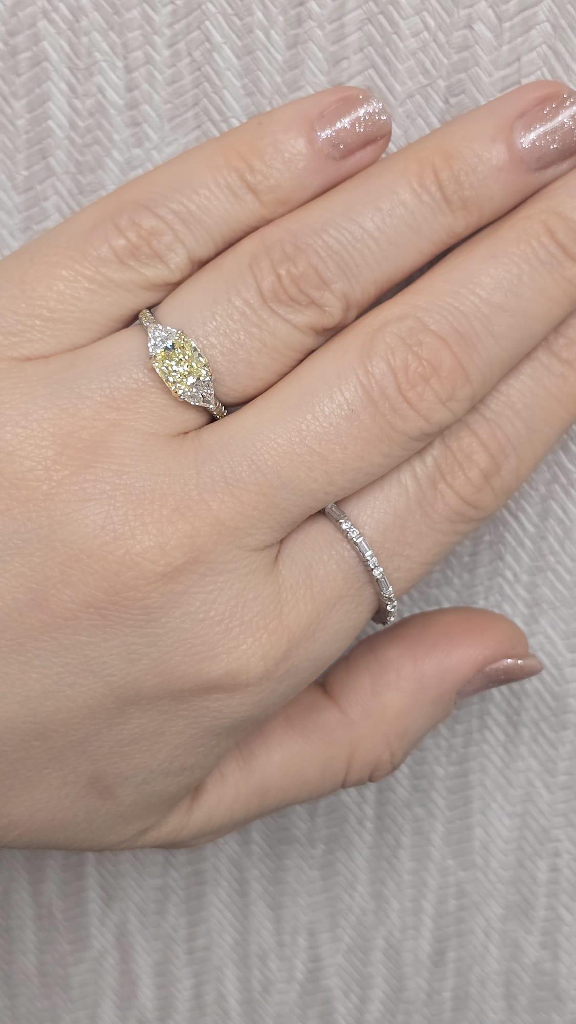 Diana M. Platinum  1.42 ct radiant cut yellow diamond (FY VS2) engagement ring For Sale 1