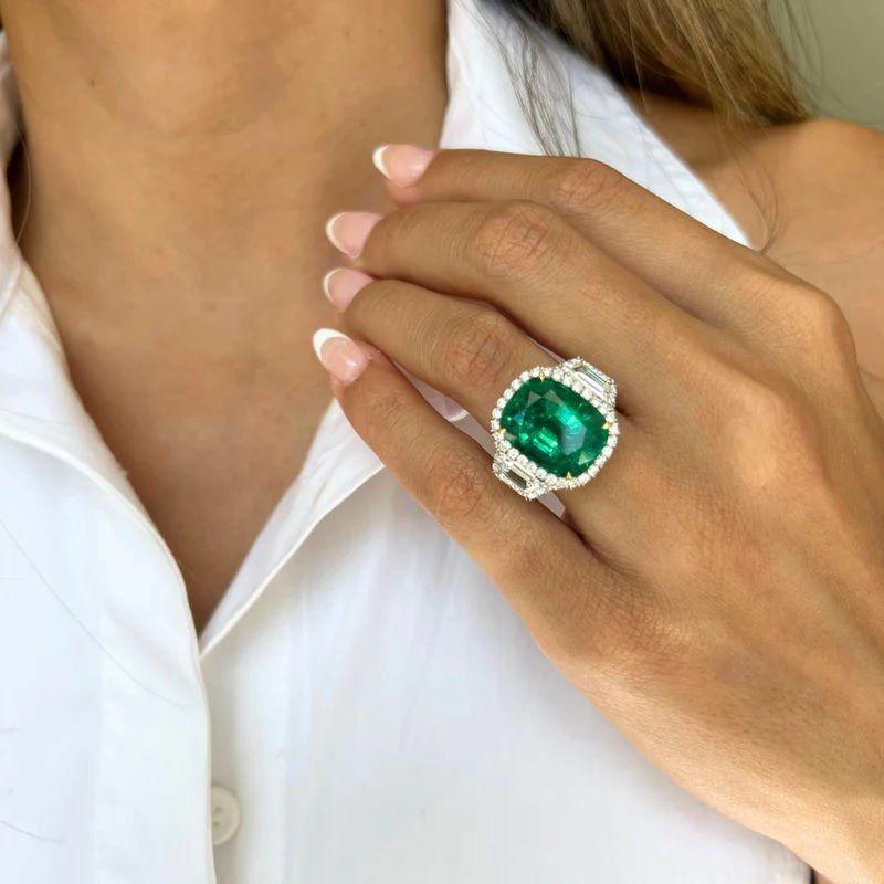 Women's or Men's Diana M. Platinum 18 Kt Yellow Gold 11.22 Ct Emerald and 2.85 Ct Diamond Ring For Sale