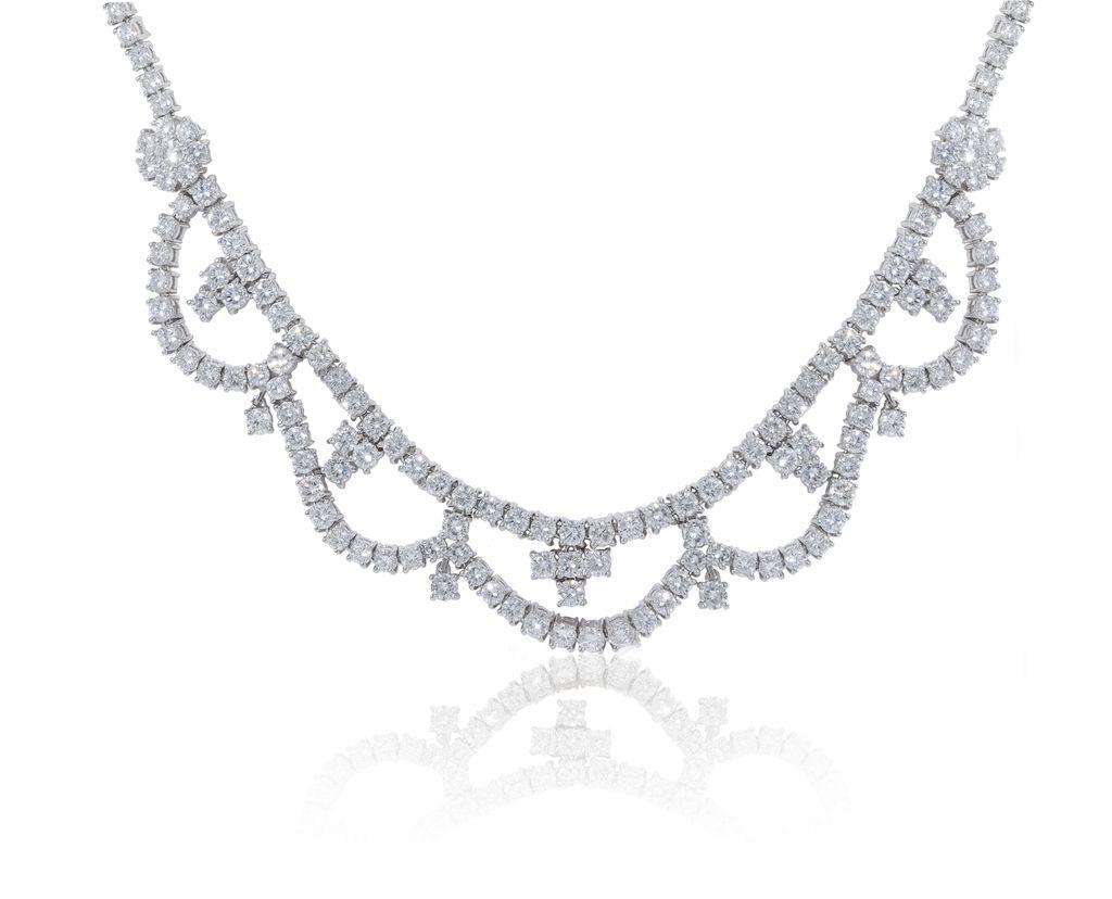 Diana M Platin 26,80 Karat runder Diamant-Blumen-Halskette (Rundschliff) im Angebot