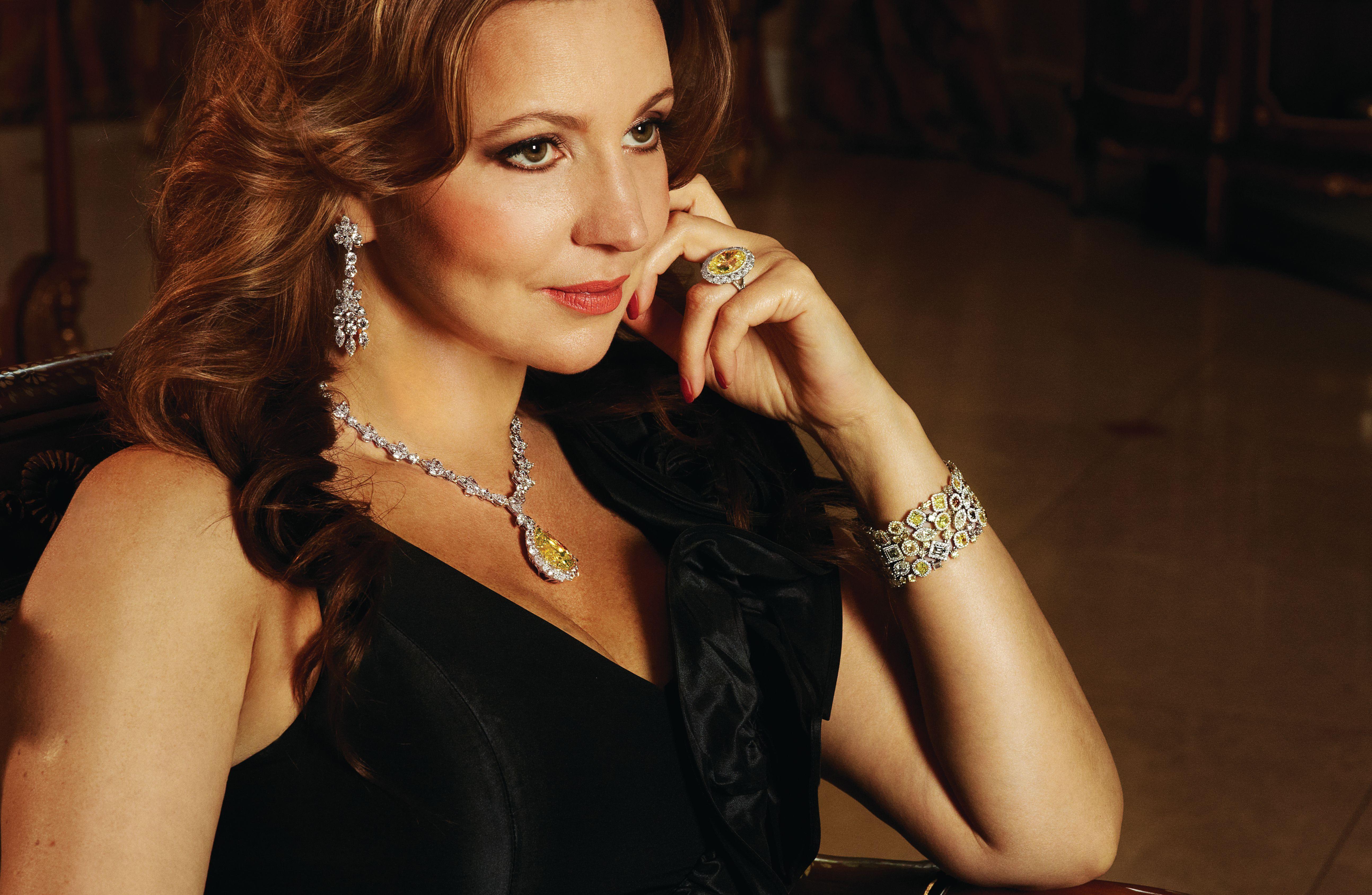 Diana M. 16.90 Carat 4 Prong Diamond Tennis Bracelet In New Condition For Sale In New York, NY