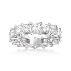 Diana M Platinum 5.70 Carat Princess Cut Diamond Eternity Wedding Band Anello di Diana M in platino da 5,70 carati con diamanti.