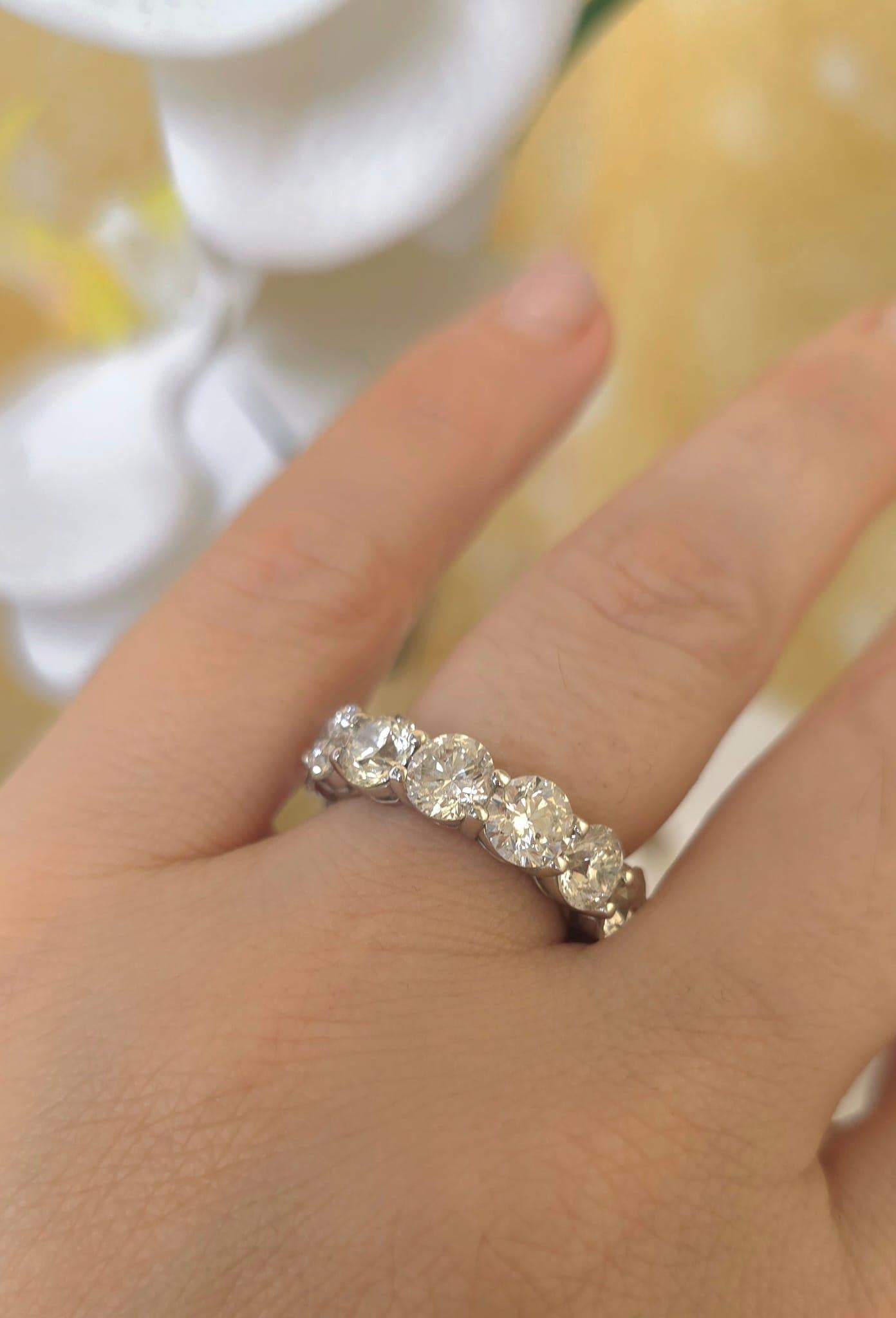 Moderne Diana M., bague d'éternité All The Way Around 9,30 carats en platine et diamants en vente