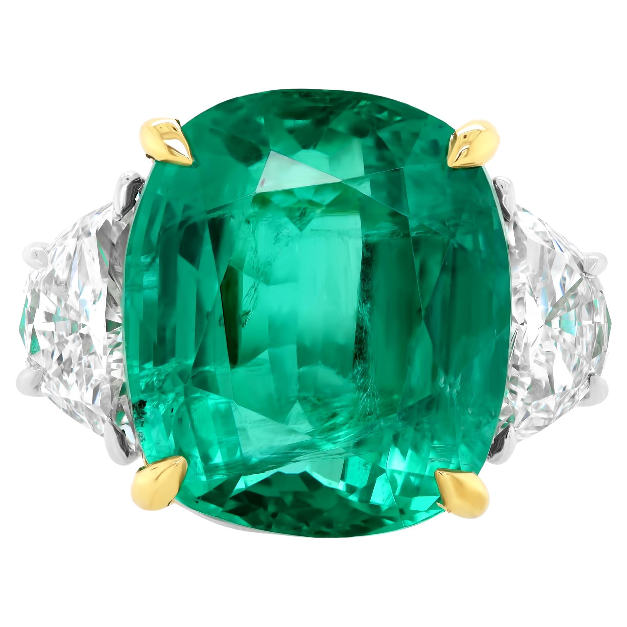 Diana M. Platinum and 18 kt yellow gold emerald diamond ring featuring 13.50em  For Sale
