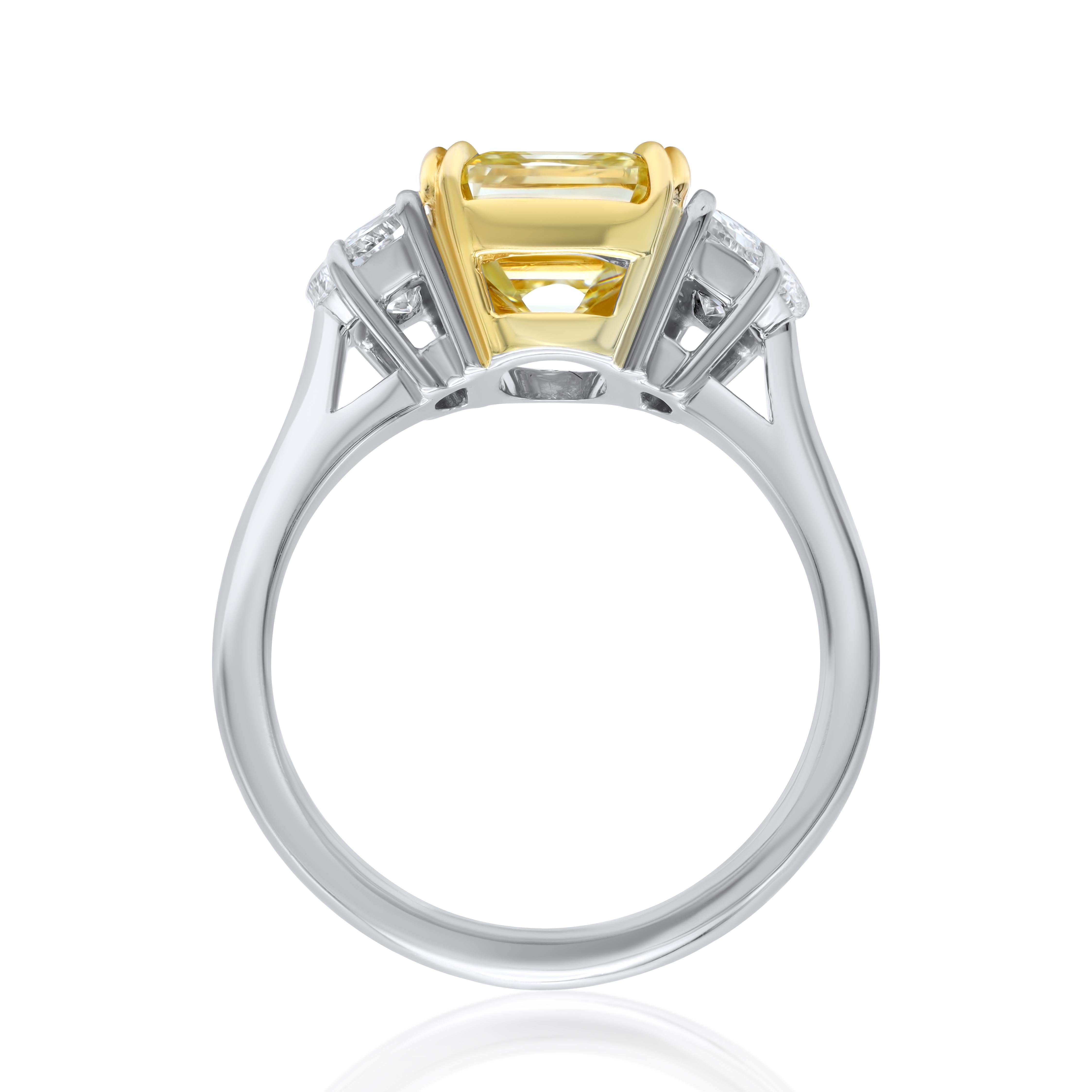 Modern Diana M. Platinum and 18 kt yellow gold engagement ring  3.03 FY VS2 EM CUT  For Sale