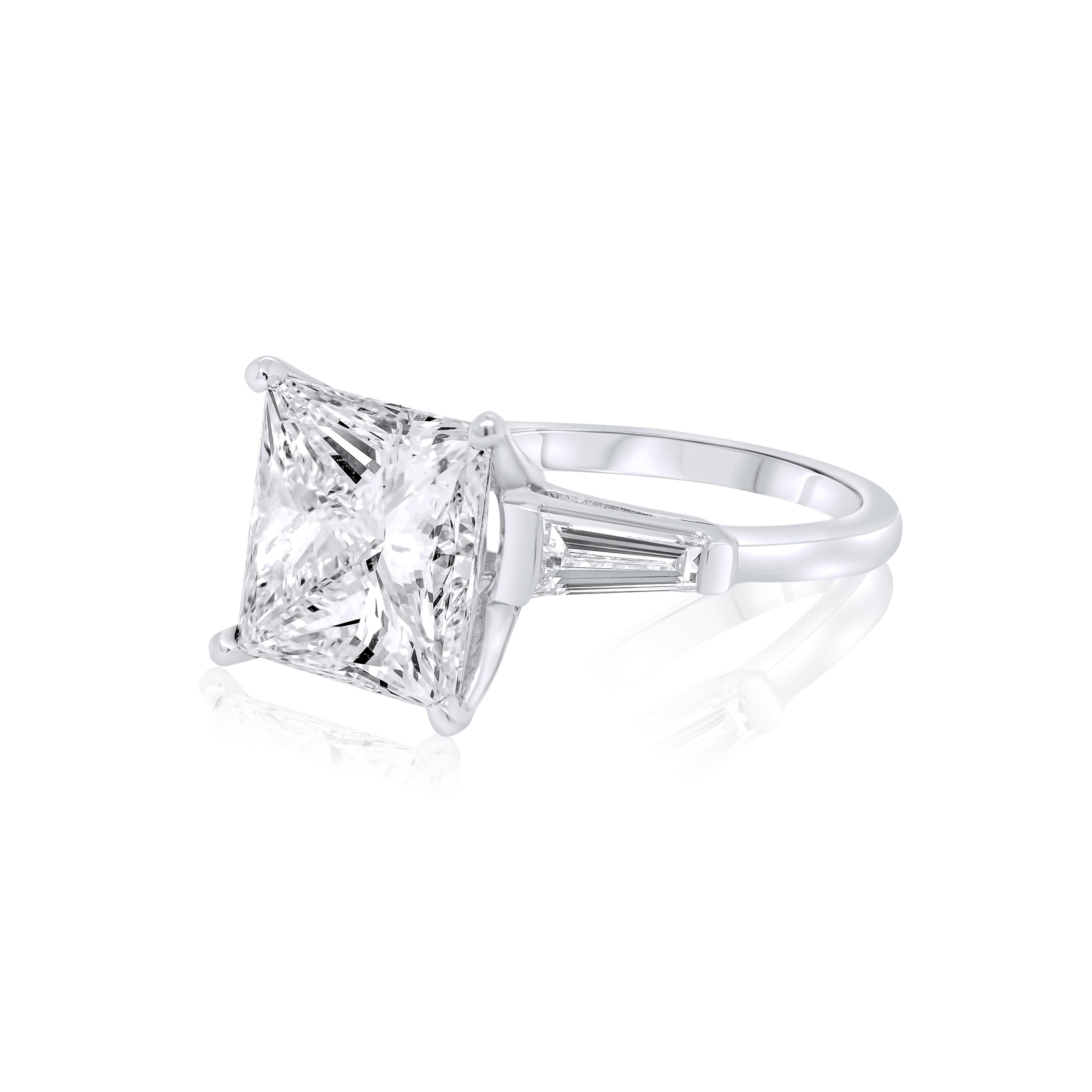 Modern Diana M. Platinum certified engagement ring with center diamond 4.30ct princess  For Sale