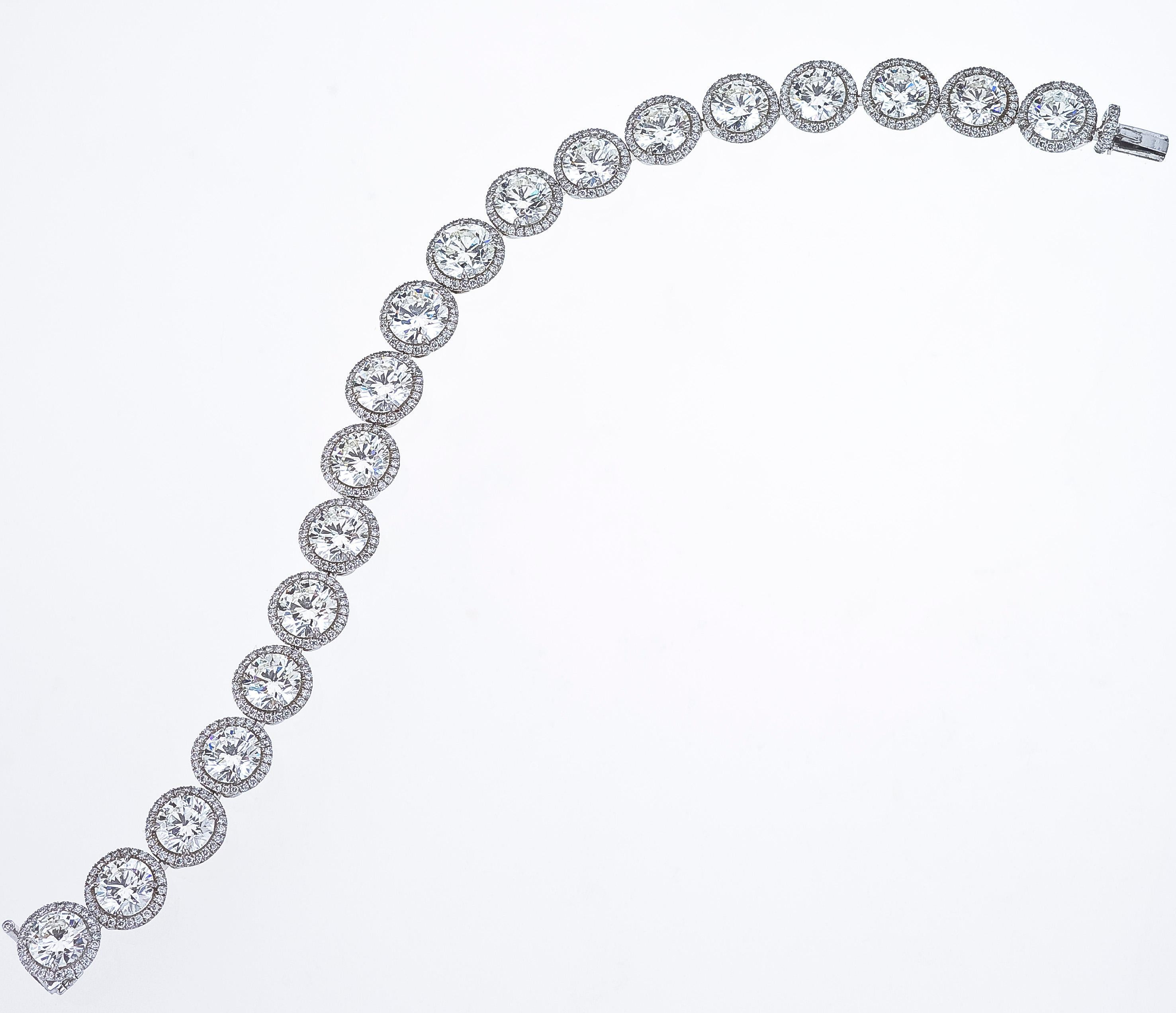Brilliant Cut Diana M. Platinum diamond bracelet featuring 19.76cts surrounded by 2.16 cts For Sale