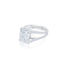 DIANA M. Platinum diamond ring featuring a center (J-IF) 4.18 ct radiant cut dia