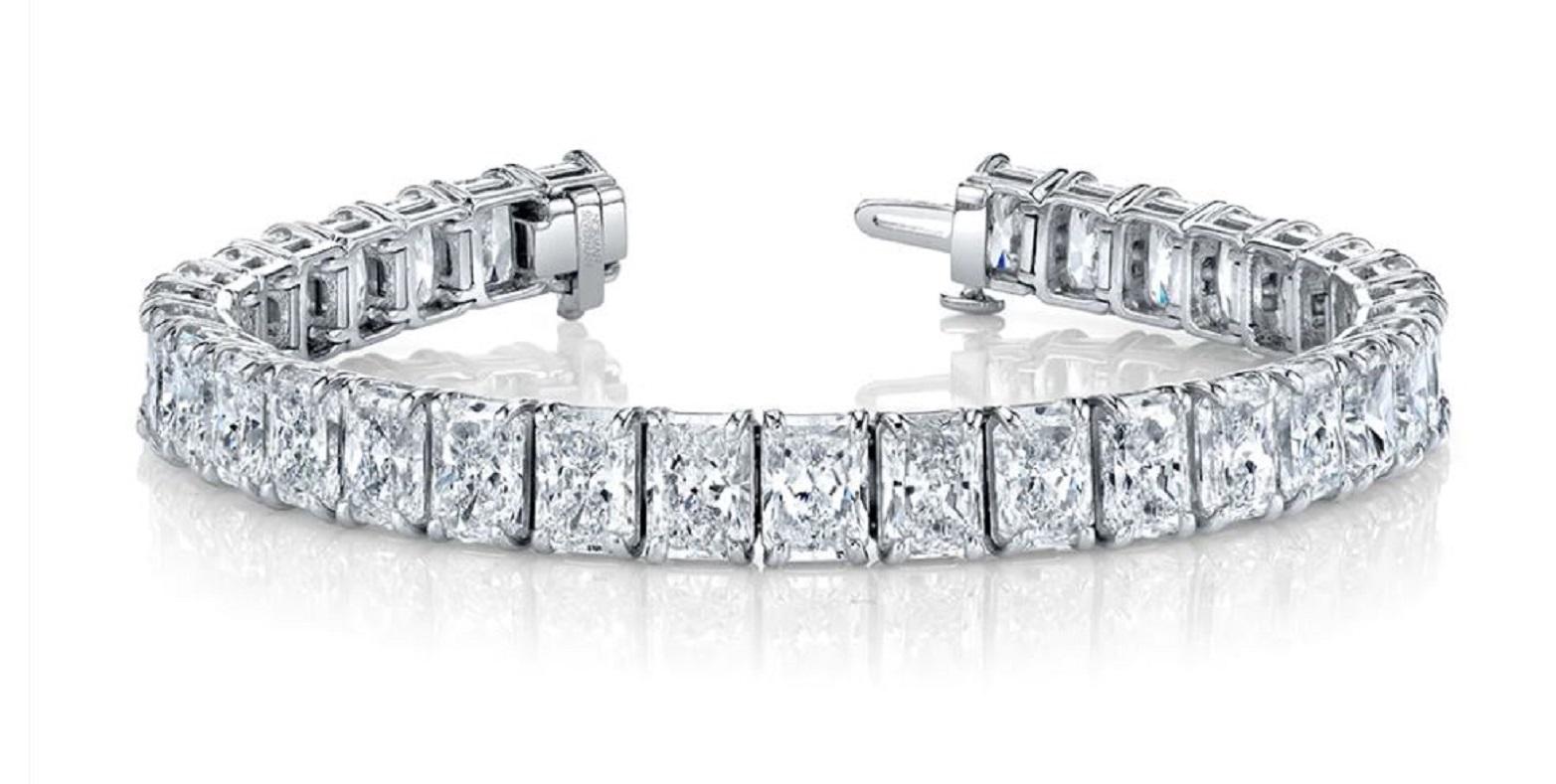 Platinarmband mit 4 Zacken und Diamanten  32,59 Karat GIA-zertifizierte Diamanten im Radiant-Schliff, Farbe I-J, Reinheit VS-SI, 32 Steine - jeder Diamant über 1 Karat, ausgezeichneter Schliff.