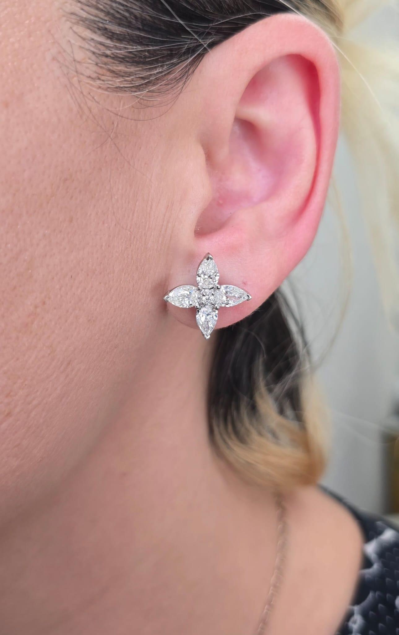 Diana M., clous d'oreilles platine avec diamants en forme de poire, 4,09 carats Neuf - En vente à New York, NY