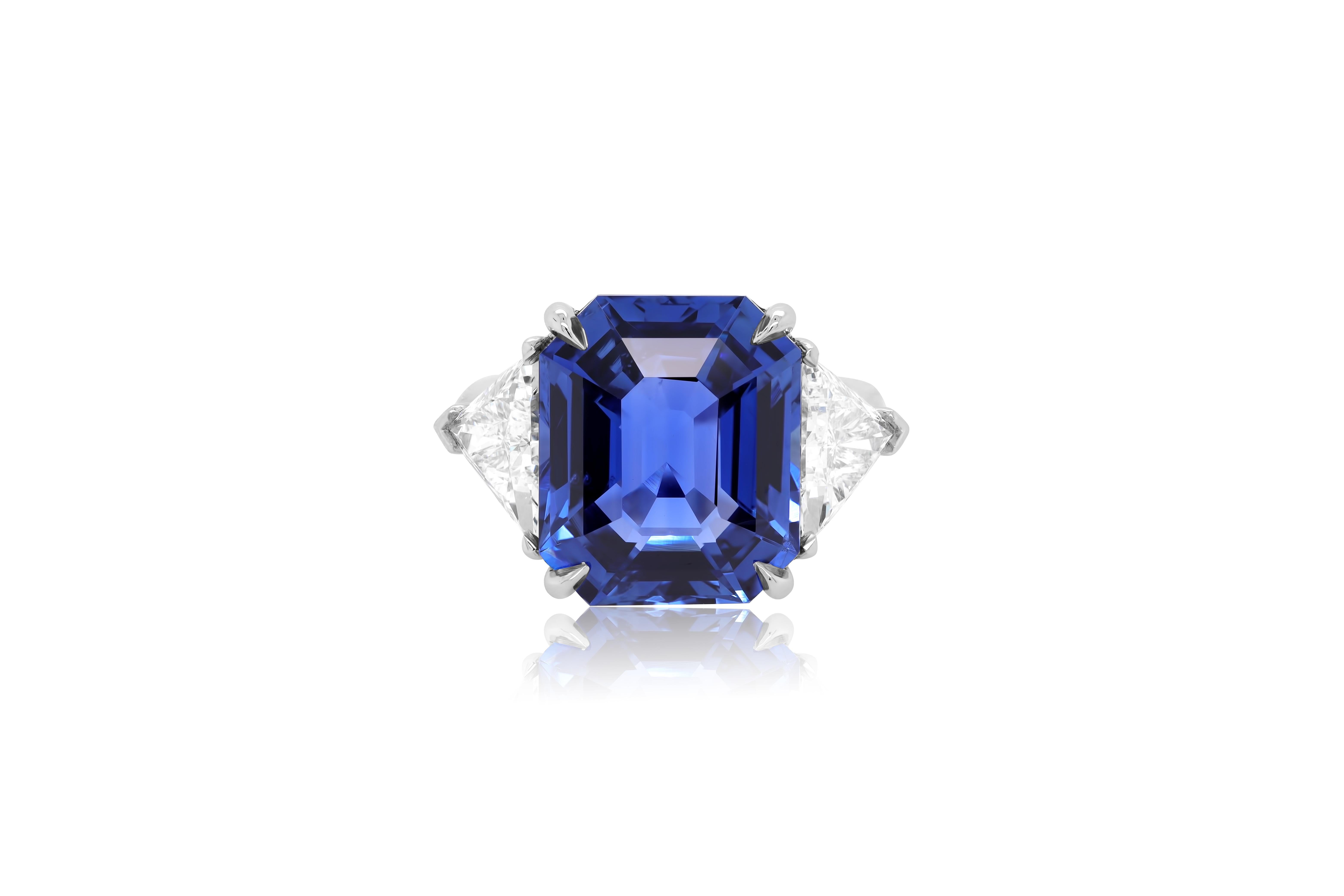 Diana M. Anillo de platino talla esmeralda con diamante y talla radiante de 12,51 ct Corte esmeralda en venta