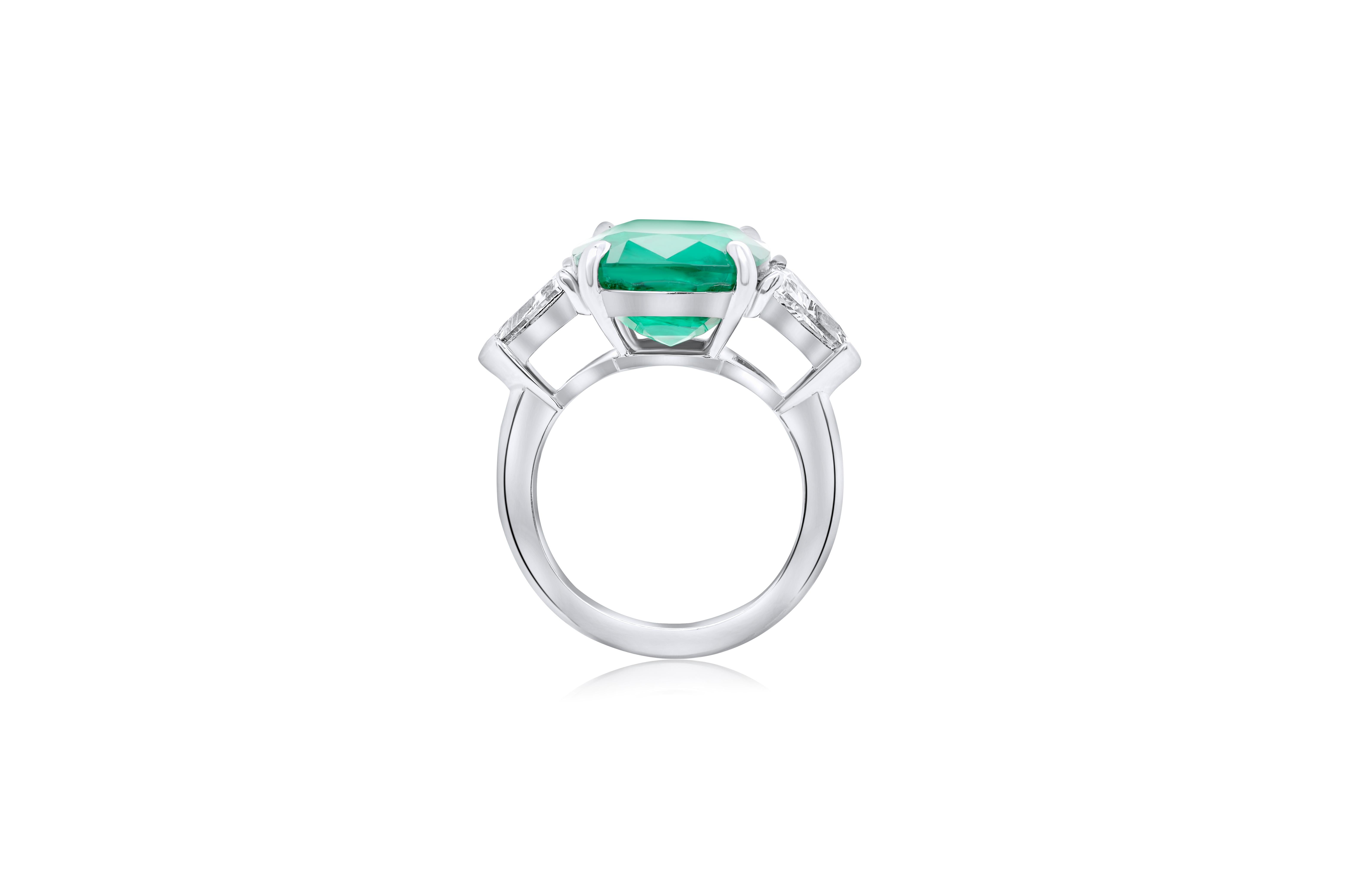 Modern Diana M. Platinum emerald diamond ring featuring a 7.70 ct cushion cut For Sale