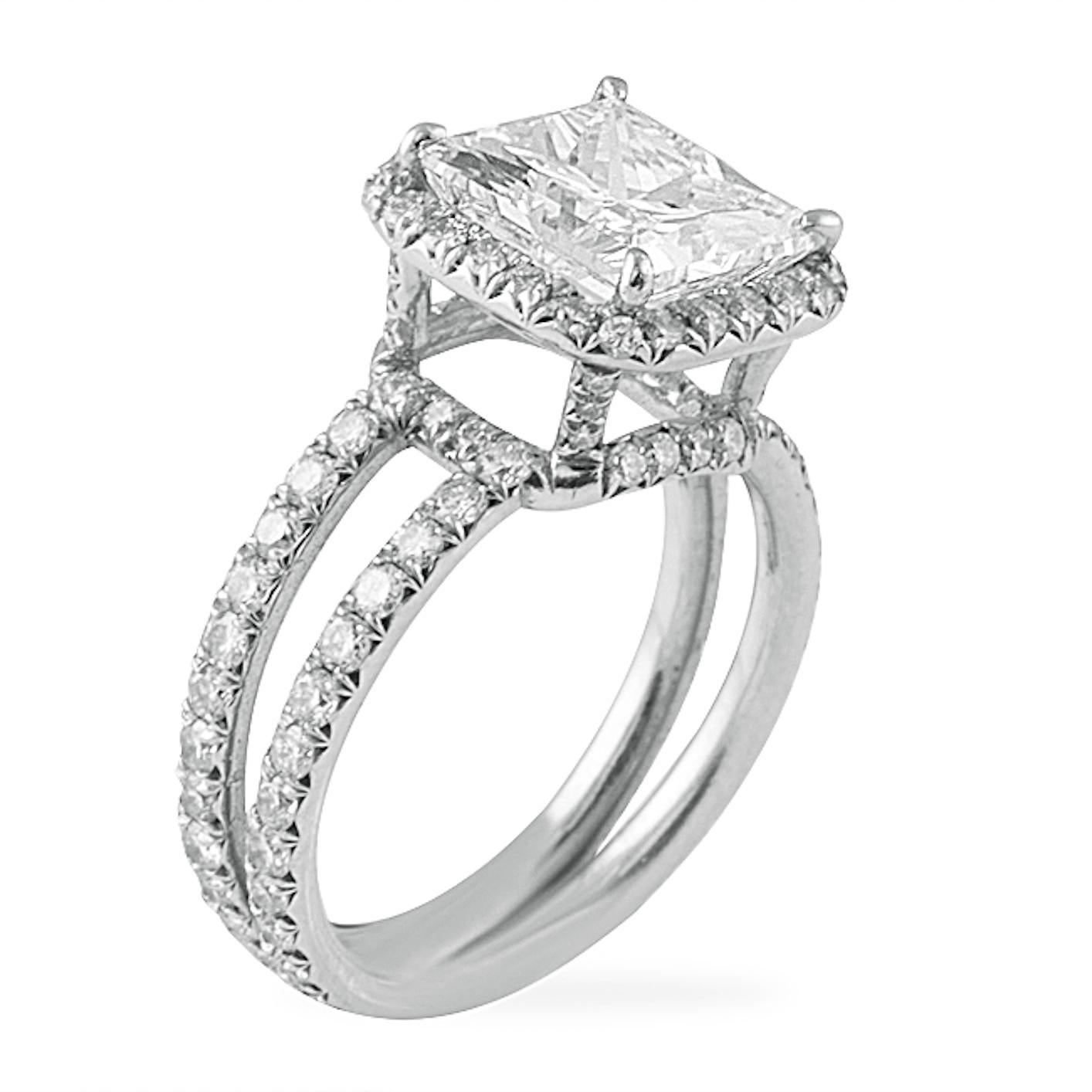 DIANA M. Platinum engagement ring featuring a center 3.00 ct GIA G VS2 PRINCESS In New Condition For Sale In New York, NY