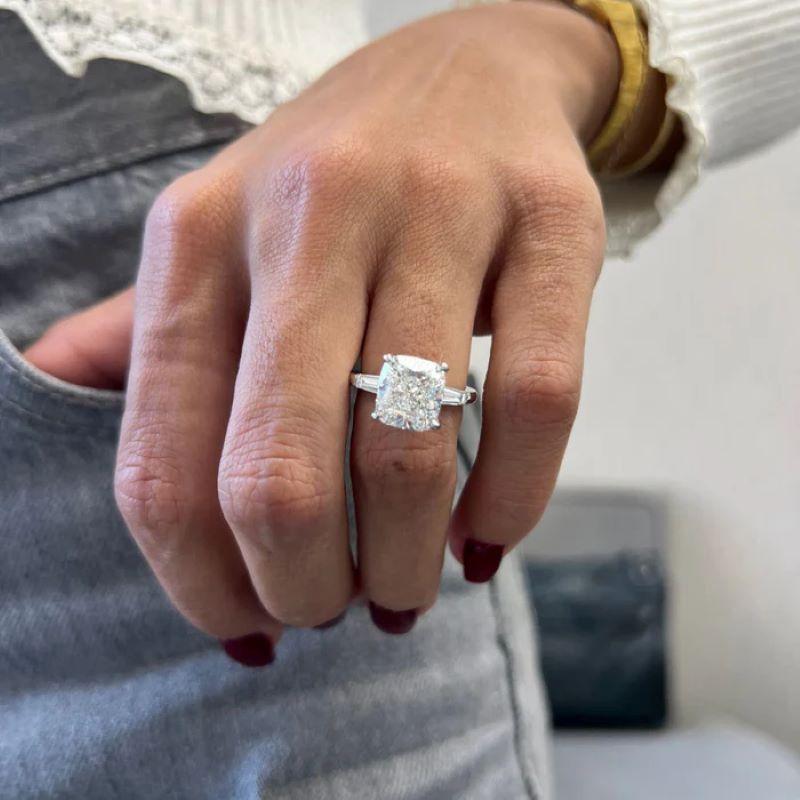 Diana M. Platinum Engagement Ring Featuring A Center (J-SI1) 5.01 ct Cushion Cut For Sale 2
