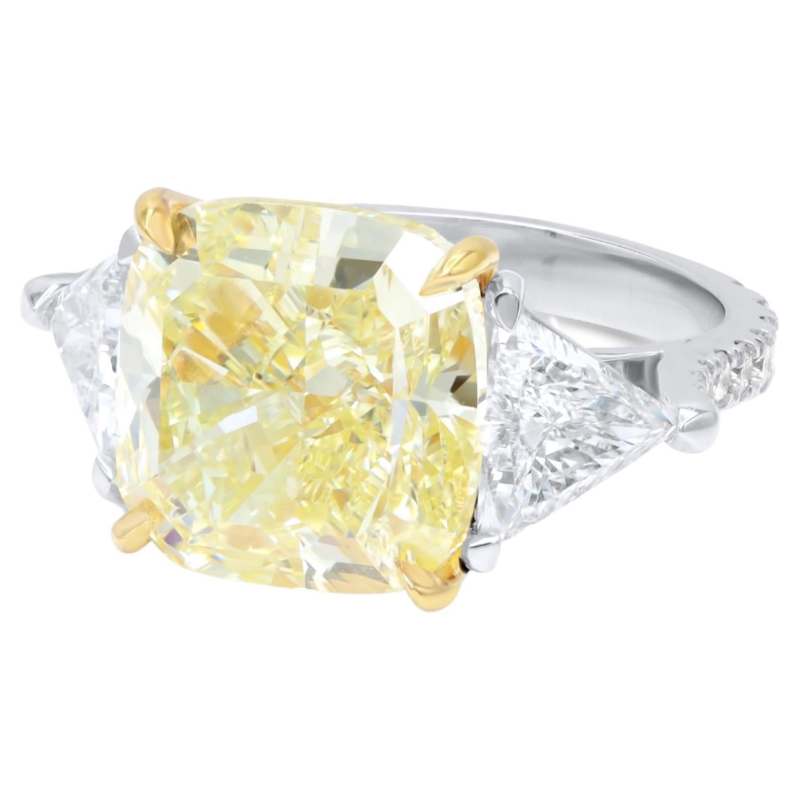 Diana M. Platinum (FLY VS1) 10.01 ct cushion cut yellow diamond For Sale