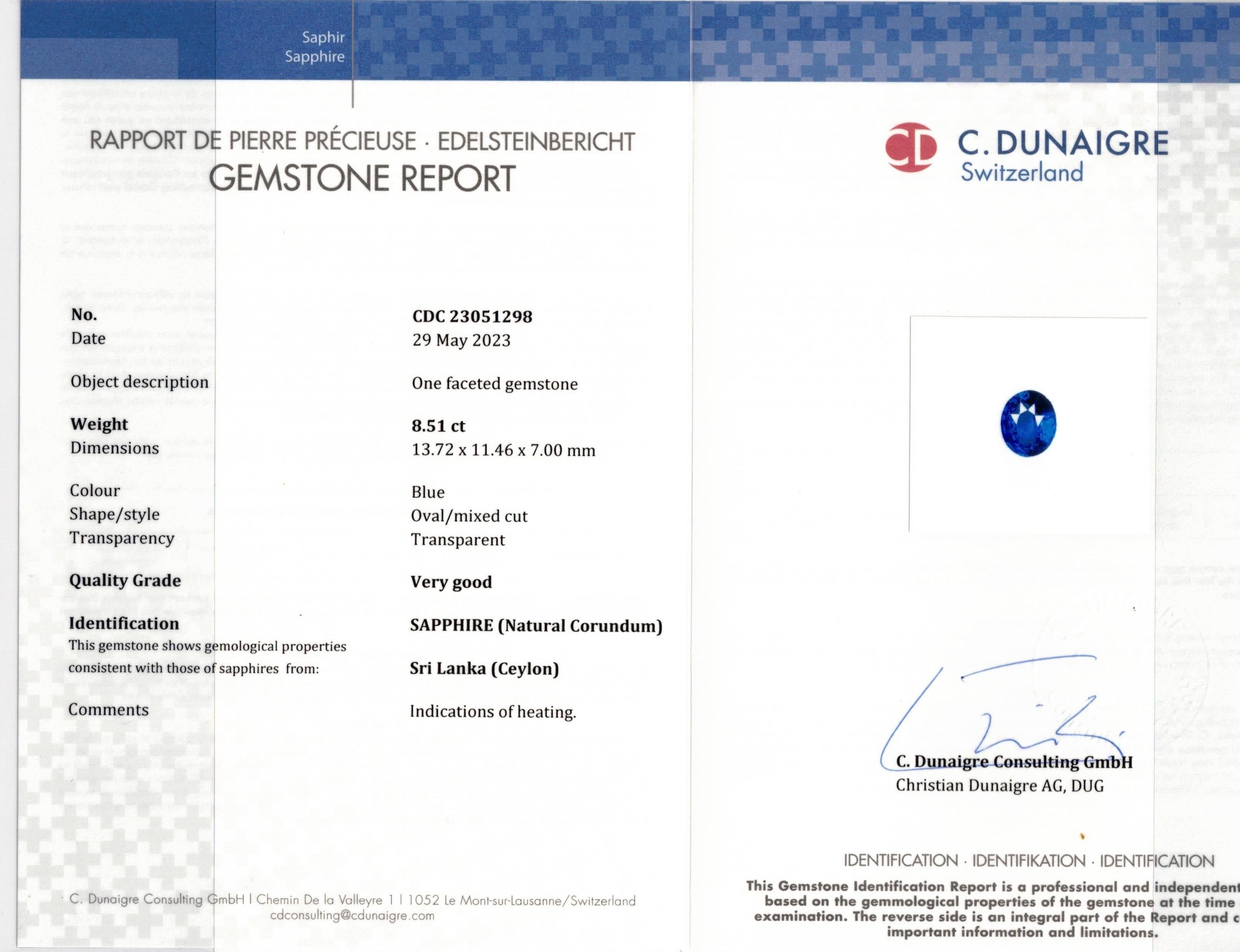 Diana M. Platinum ring featuring an 8.51 ct Ceylon sapphire with 2 trillants For Sale 1