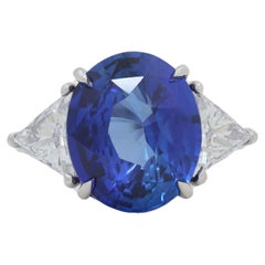 Diana M. Platinum ring featuring an 8.51 ct Ceylon sapphire with 2 trillants  