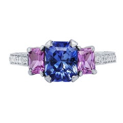 Diana M. Platin-Saphir- und Diamantring mit 1,84 Karat in der Mitte