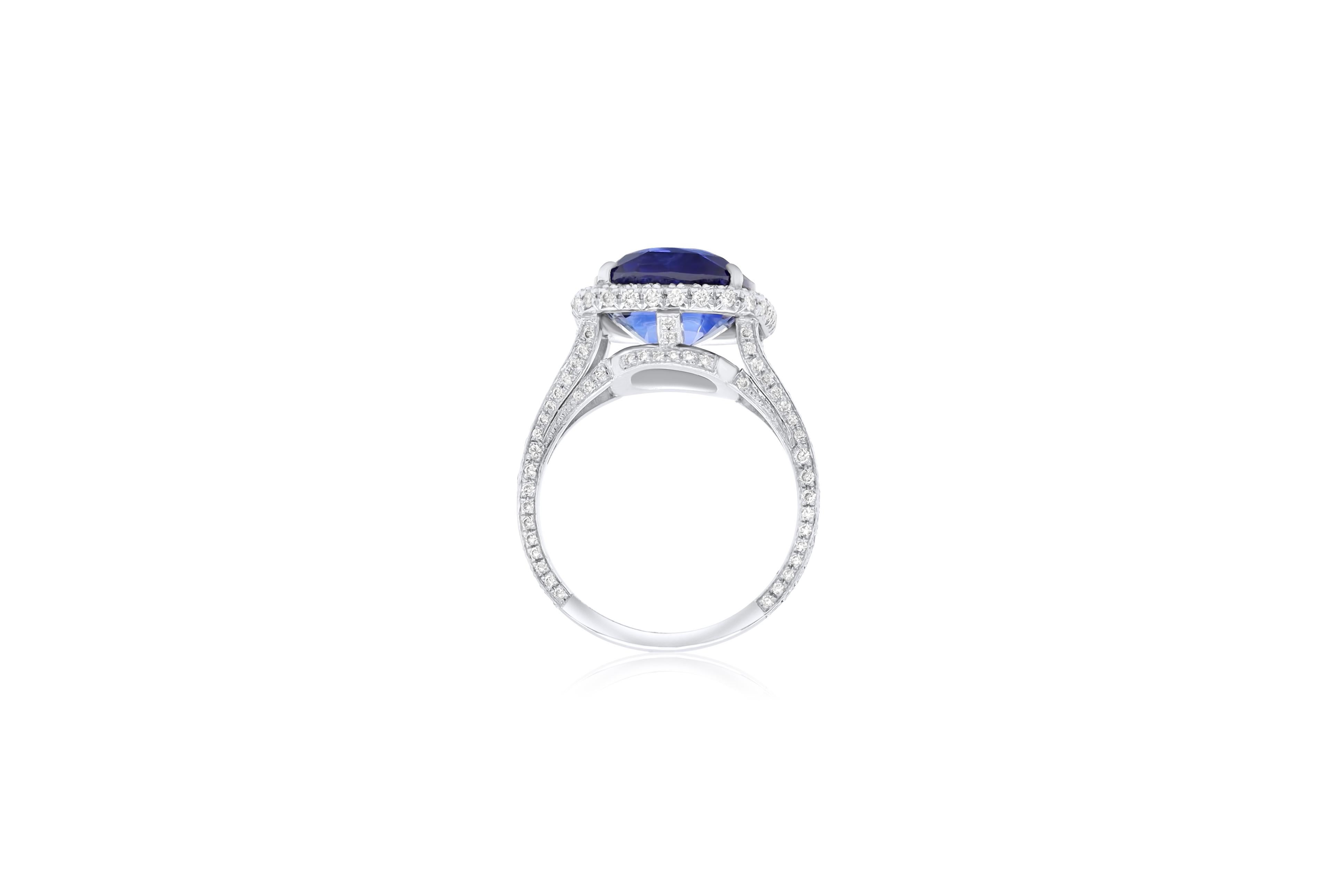 Modern Diana M. Platinum sapphire diamond ring featuring a 6.99 ct Sri Lanka natural  For Sale