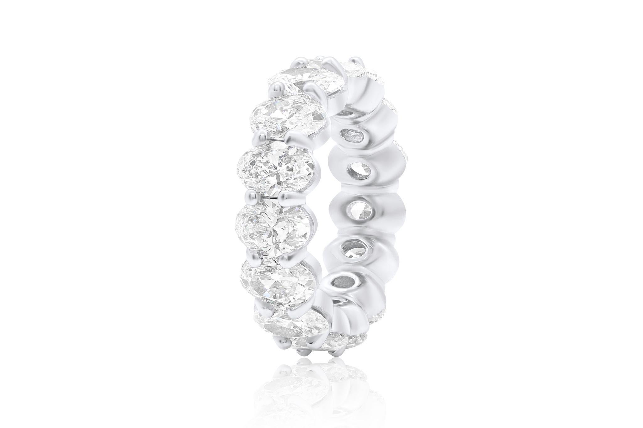 Modern Diana M. PLATINUM WENDDING BAND 18 STONES TOTAL 6.15CTS  OVAL SHAPE DIAMONDS For Sale