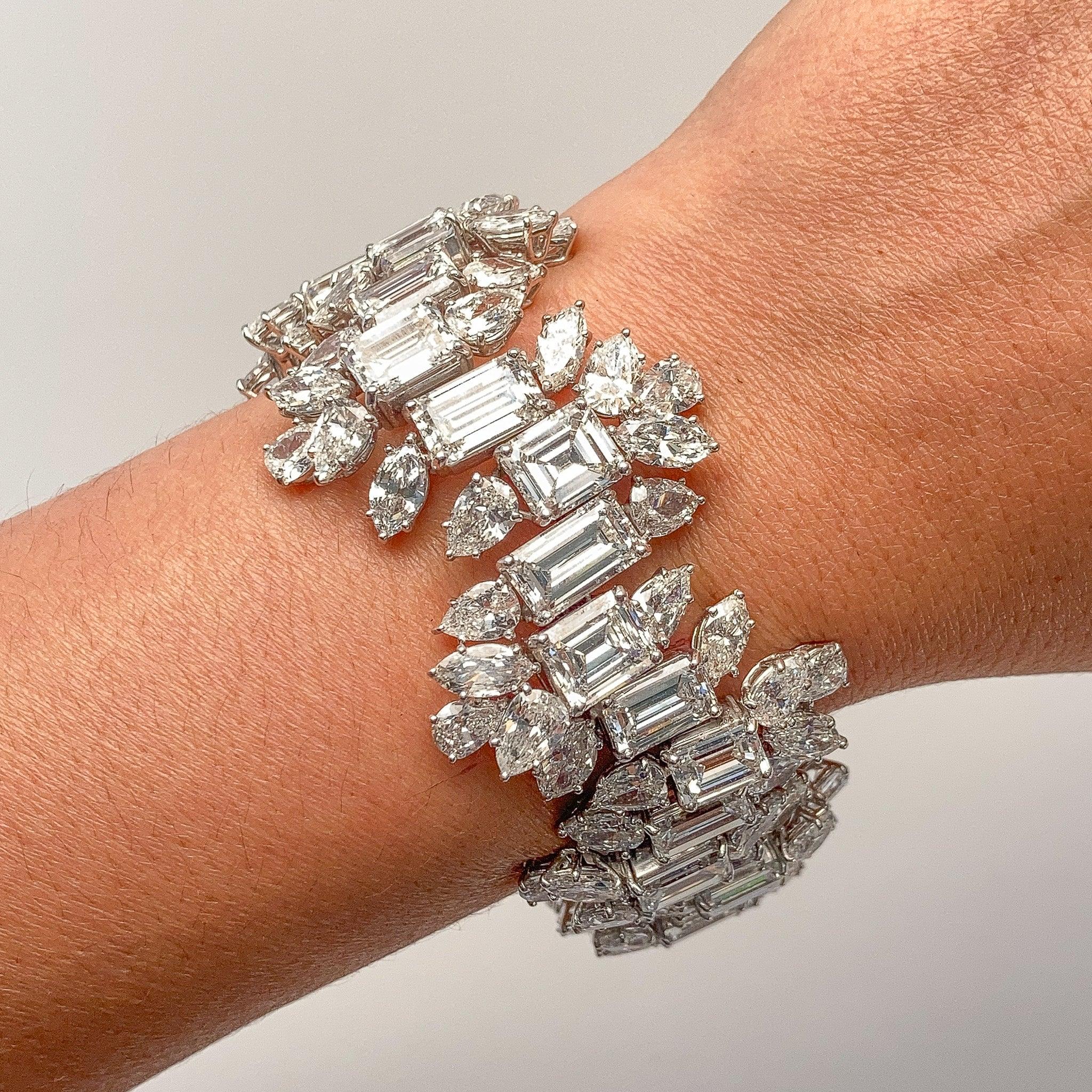 Diana M.  Spektakuläre 96ct Vintage Diamant-Armband, Platin Alle GIA DEF VVS  (Smaragdschliff) im Angebot