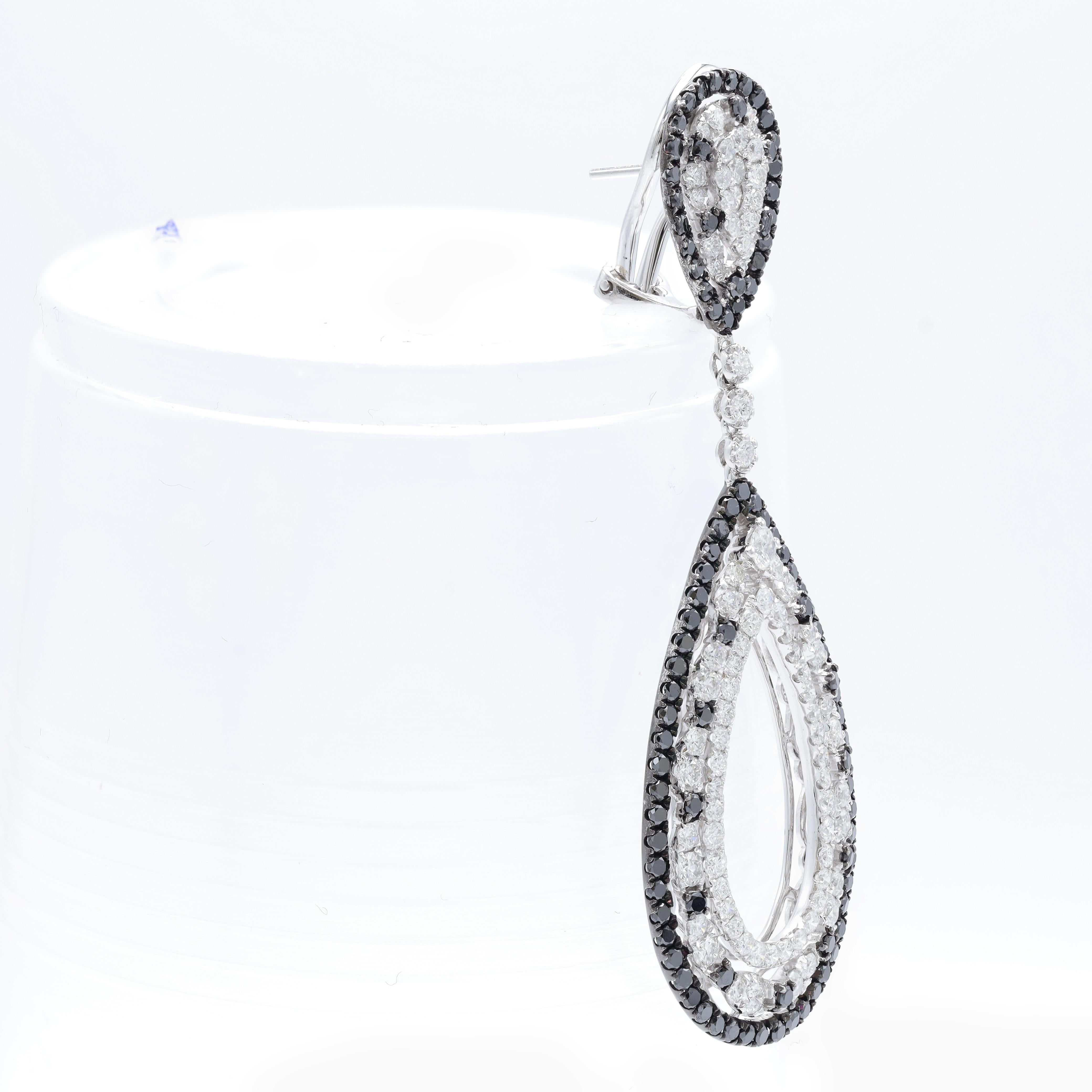 18 kt white gold diamond earring adorned with multiple drop shaped rings adorned with 7.31 cts tw of black and white diamonds.
Diana M. is a leading supplier of top-quality fine jewelry for over 35 years.
Diana M is one-stop shop for all your