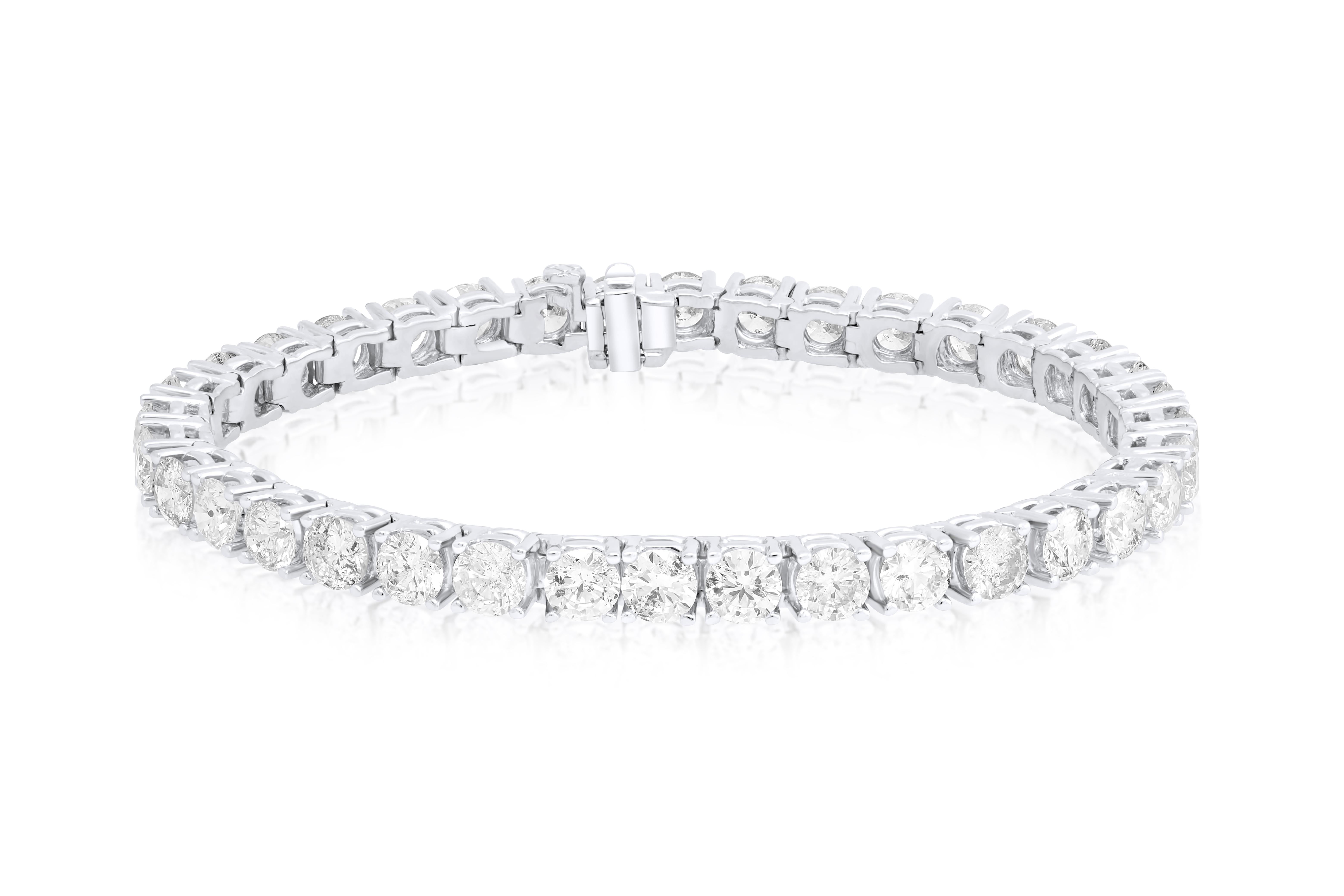 18 kt white gold diamond tennis bracelet adorned with 10.25 cts tw of alternating horizontally set baguette cut and round diamonds (34 stones)
