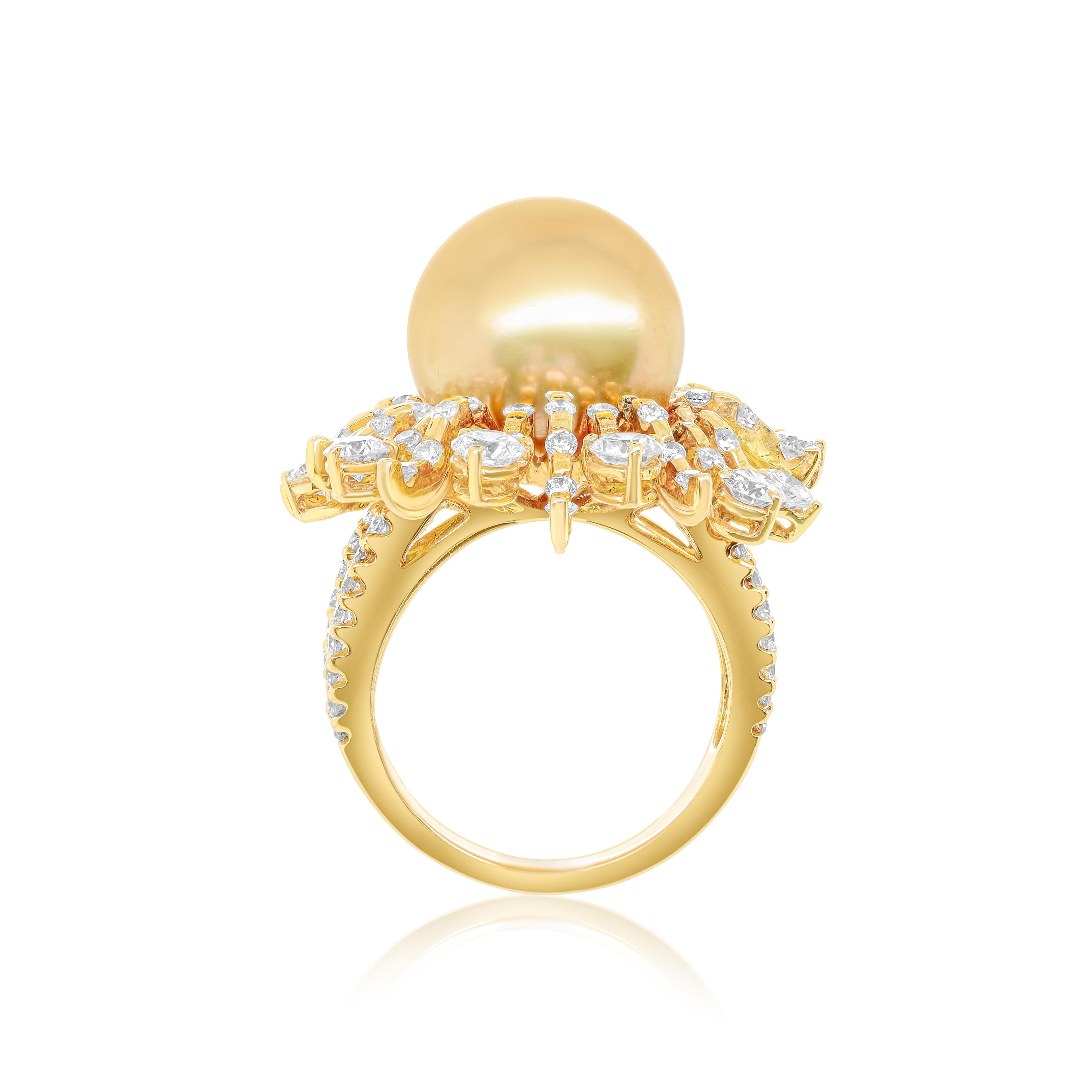Modern Diana M.18 kt yellow gold diamond and pearl ring featuring a 13.5 mm yellow pear For Sale
