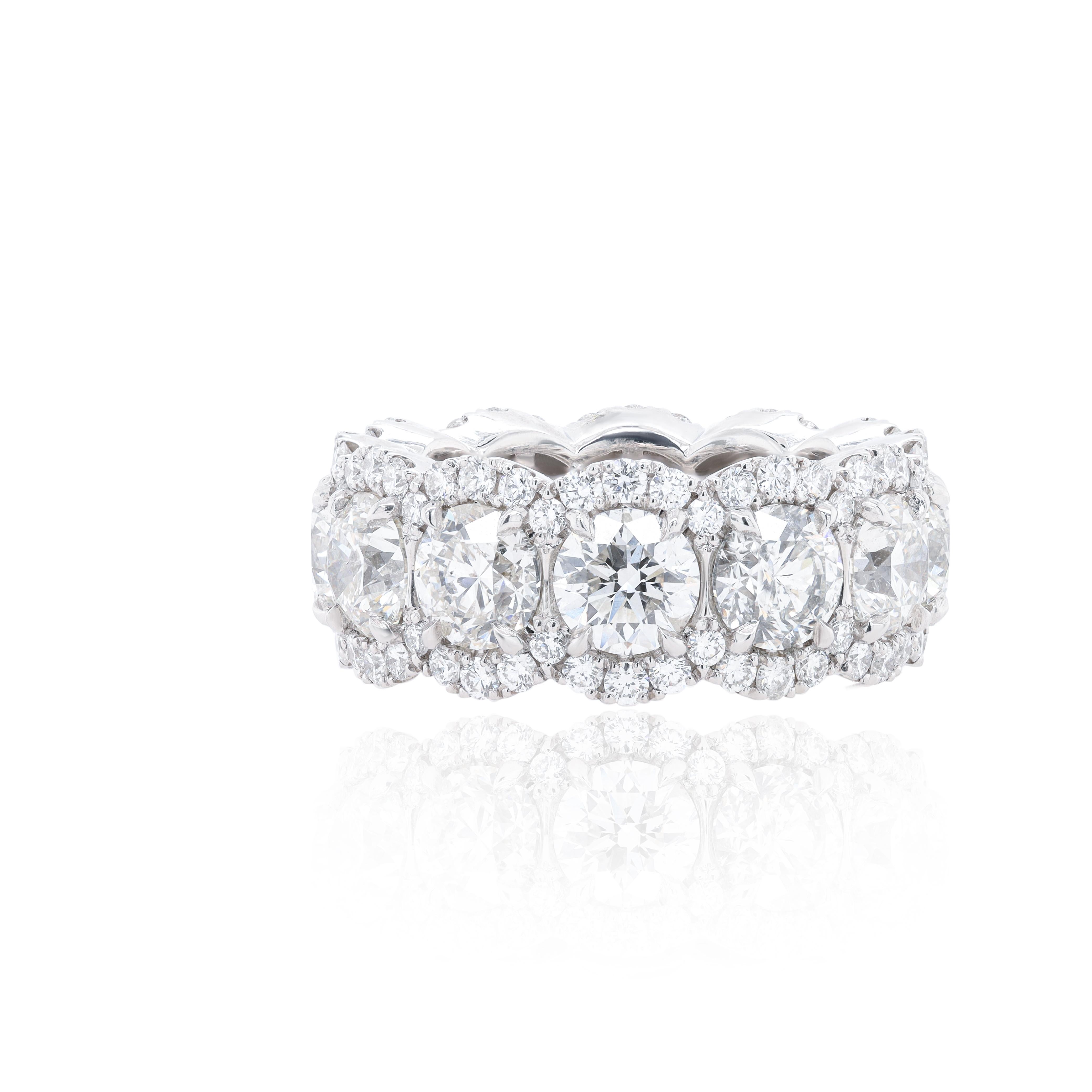 Taille ronde Diana, bague en or blanc 18 carats avec diamants de l'éternelité, taille 8,43 carats en vente