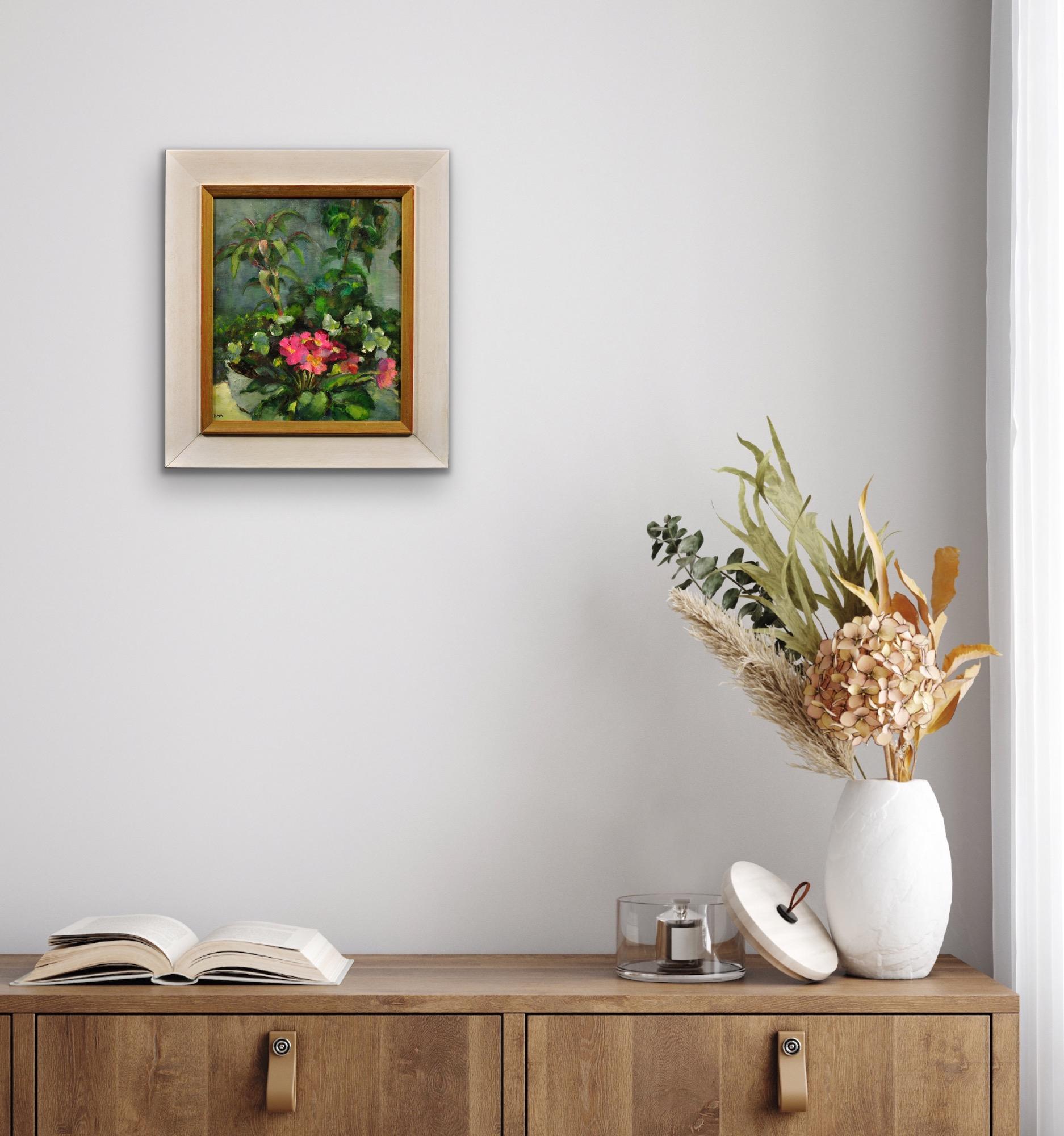 Primule rosa e piante in vaso incorniciate Modern British Still Life Flower Oil Painting in vendita 11