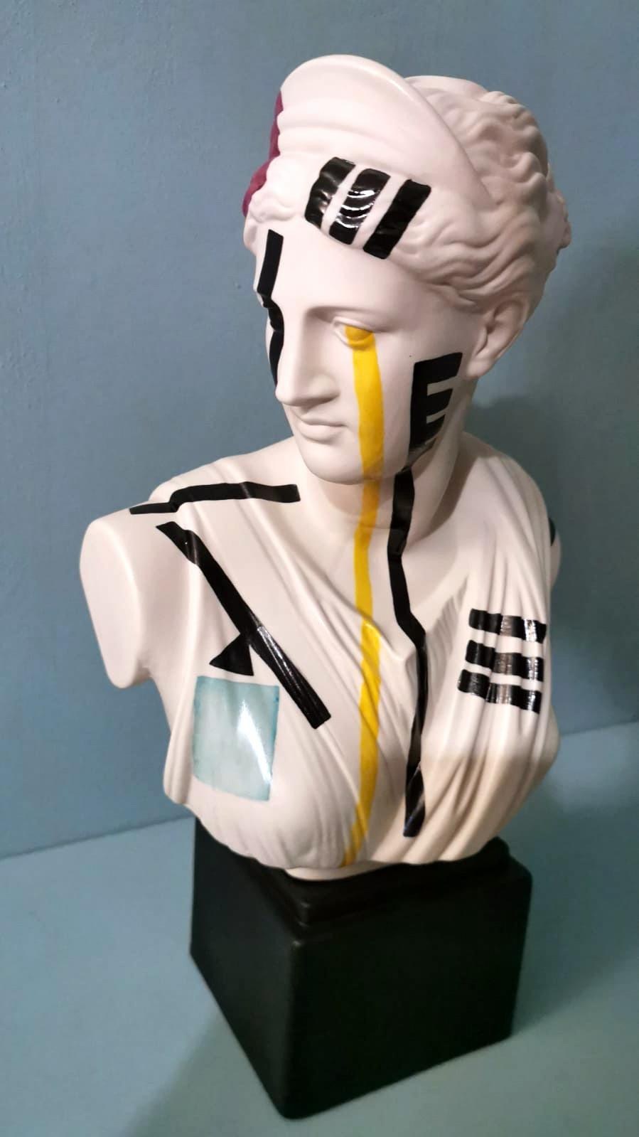 Diana Of Versailles Pop Art Italian Reproduction In Capodimonte Porcelain For Sale 2