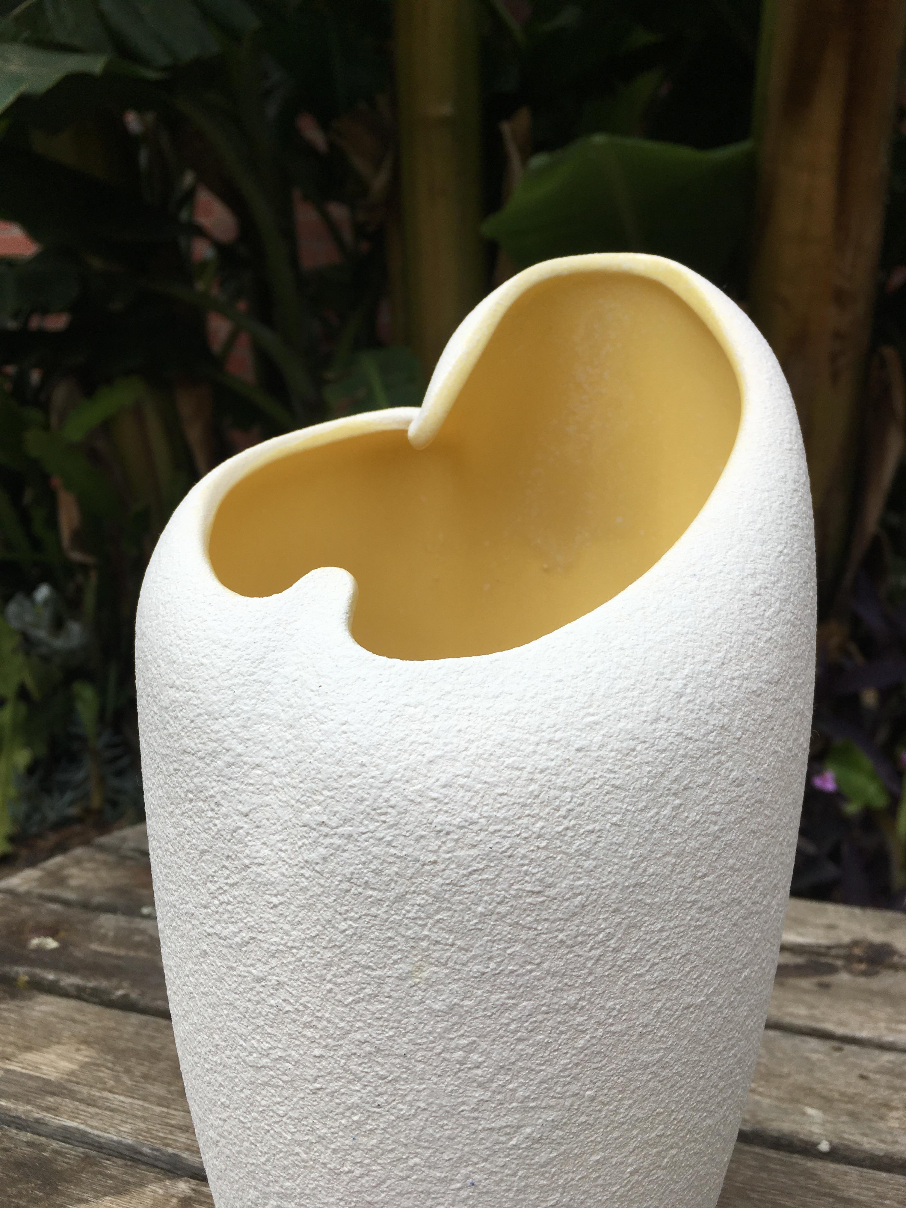 Diana Pottery Biomorphic Slipware Vase, Sydney, Australia, 1950s In Good Condition In Melbourne, AU