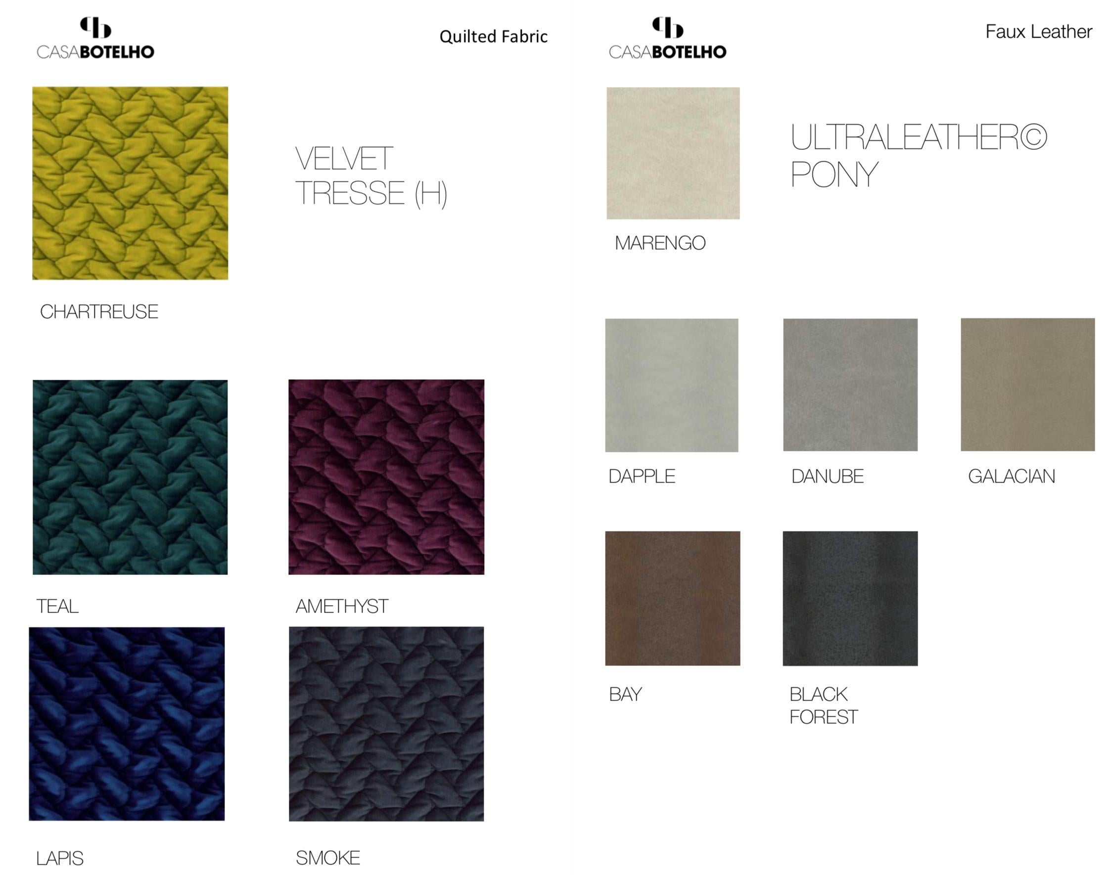 Pouf Diana recouvert de velours Tresse avec socle en laiton en vente 4