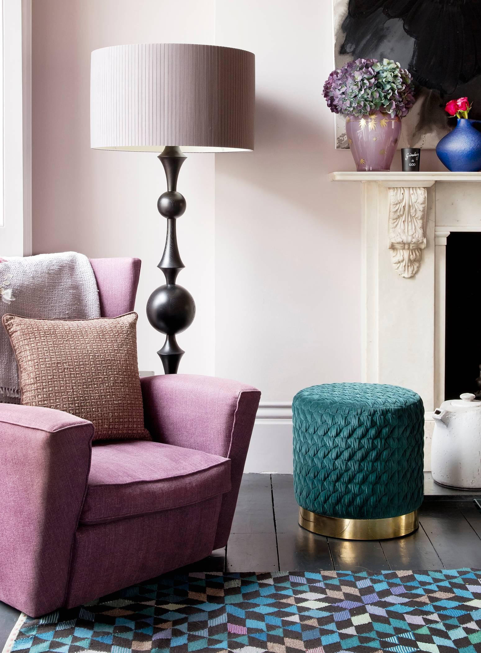 XXIe siècle et contemporain Pouf Diana recouvert de velours Tresse avec socle en laiton en vente
