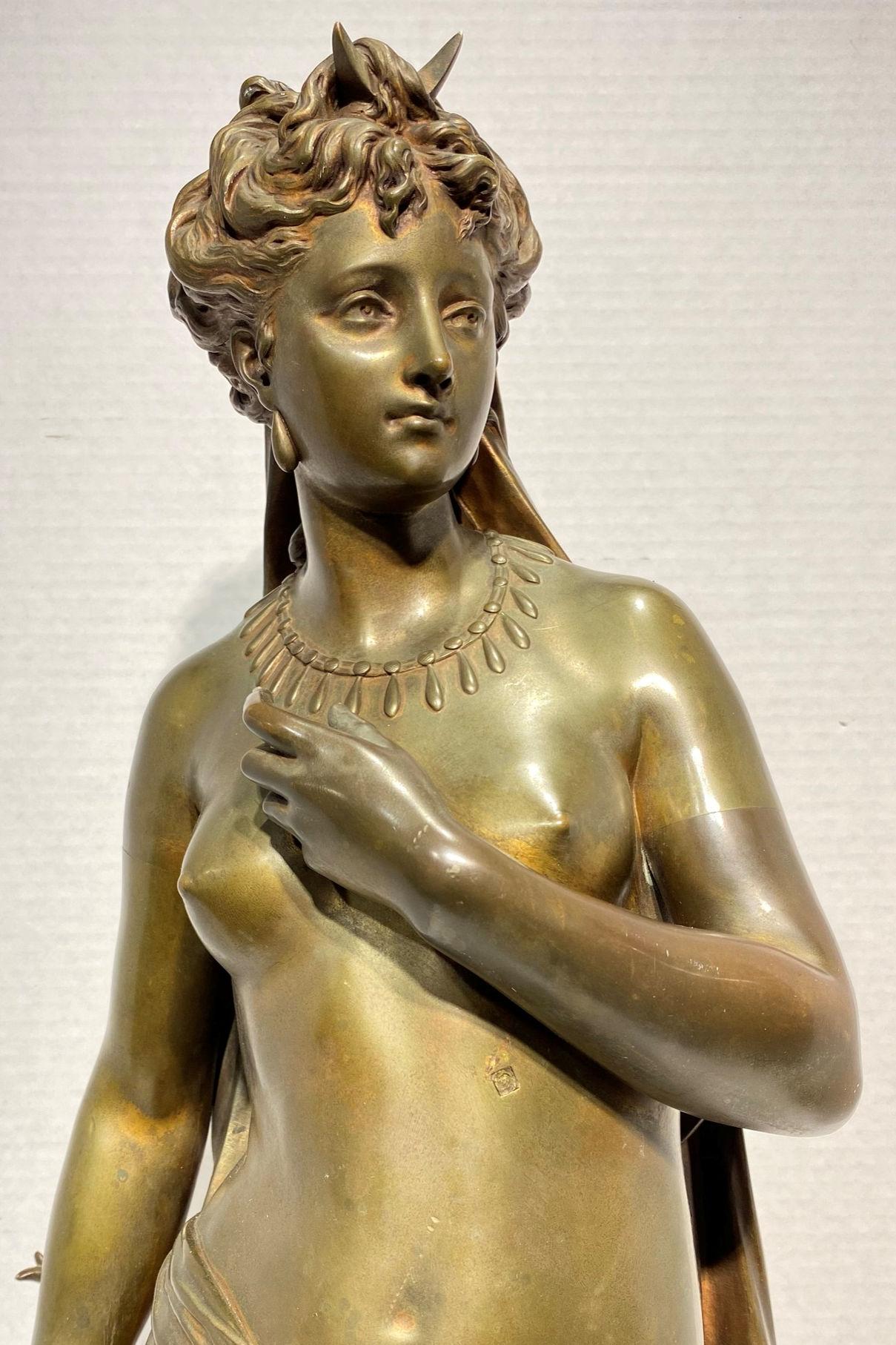 Diane chasseresse Sculpture en bronze d'après Jean Louis Grégoire 2