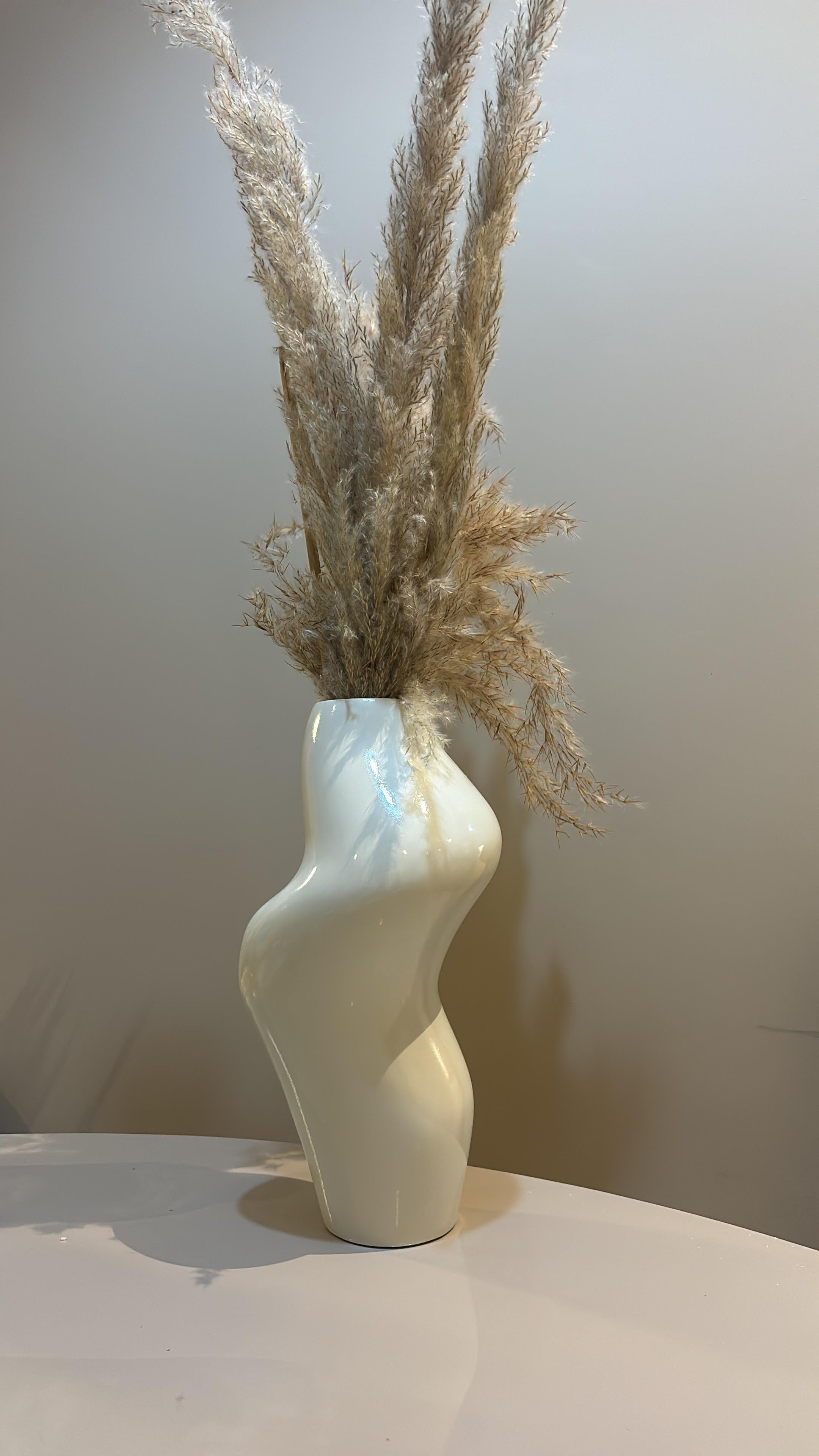 Die Diana-Vase: Ein Zusammenspiel von Kunst, Nachhaltigkeit und Innovation

Wir stellen die Diana Vase vor - ein Beweis für die nahtlose Verbindung von moderner Kunst und Umweltbewusstsein. Jede Vase ist ein Einzelstück, das mit Hilfe der