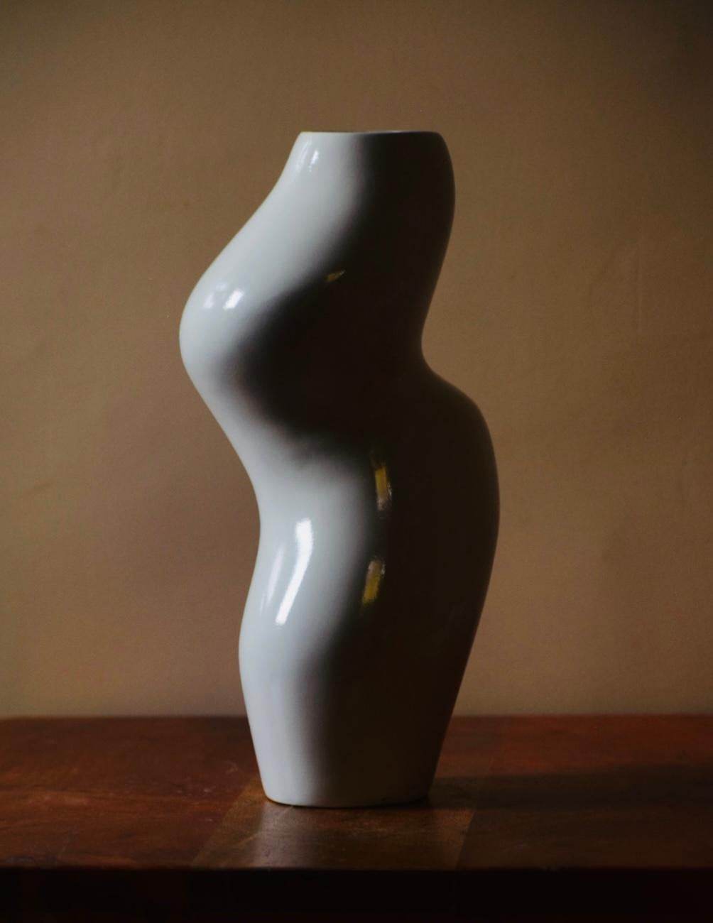 Diana Vase In New Condition For Sale In Roseville, CA