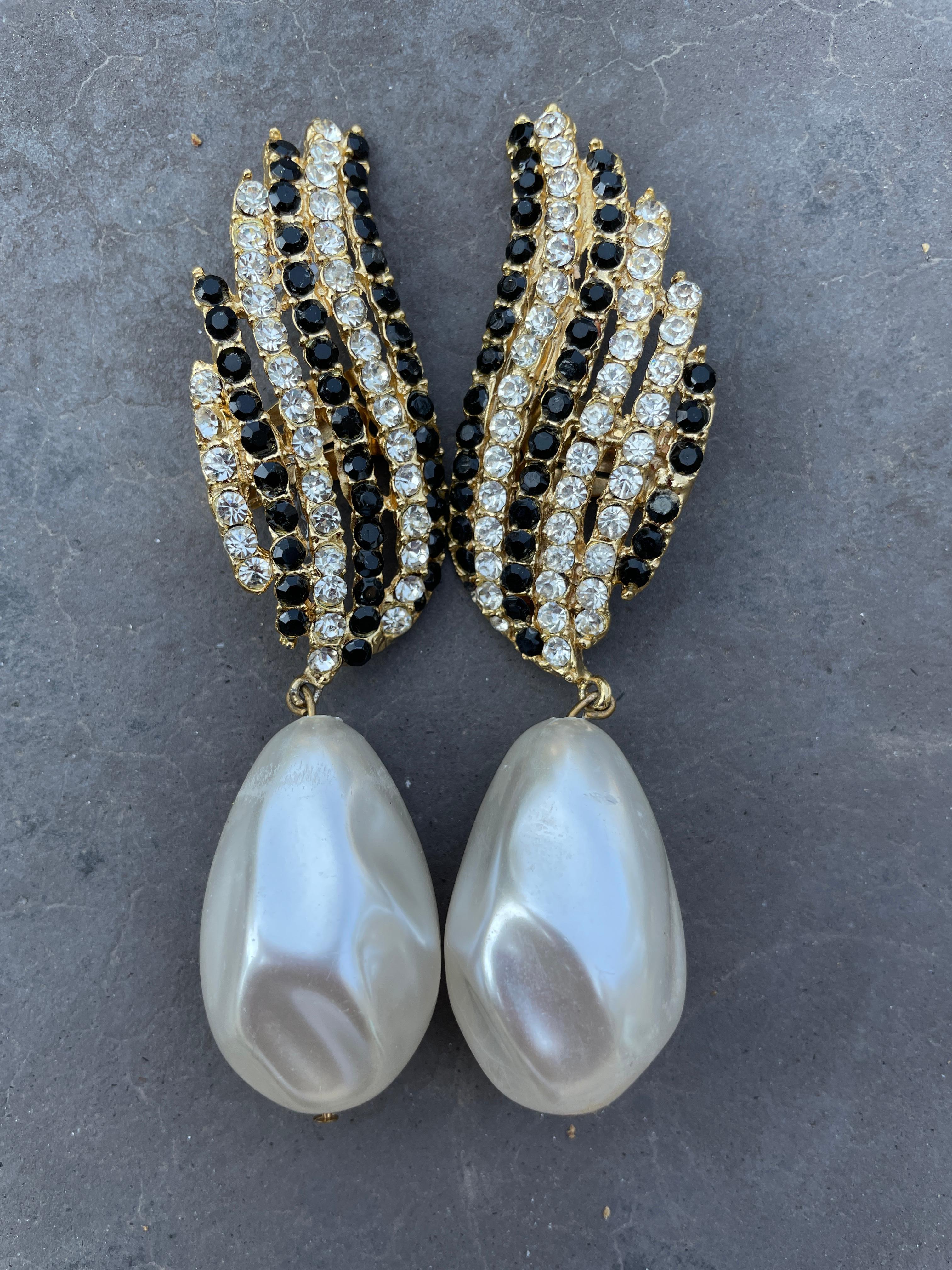 Diana Vreeland's Favorite Earrings R. Serbin 1983 Met Museum Costume Institute In Excellent Condition In Cloverdale, CA
